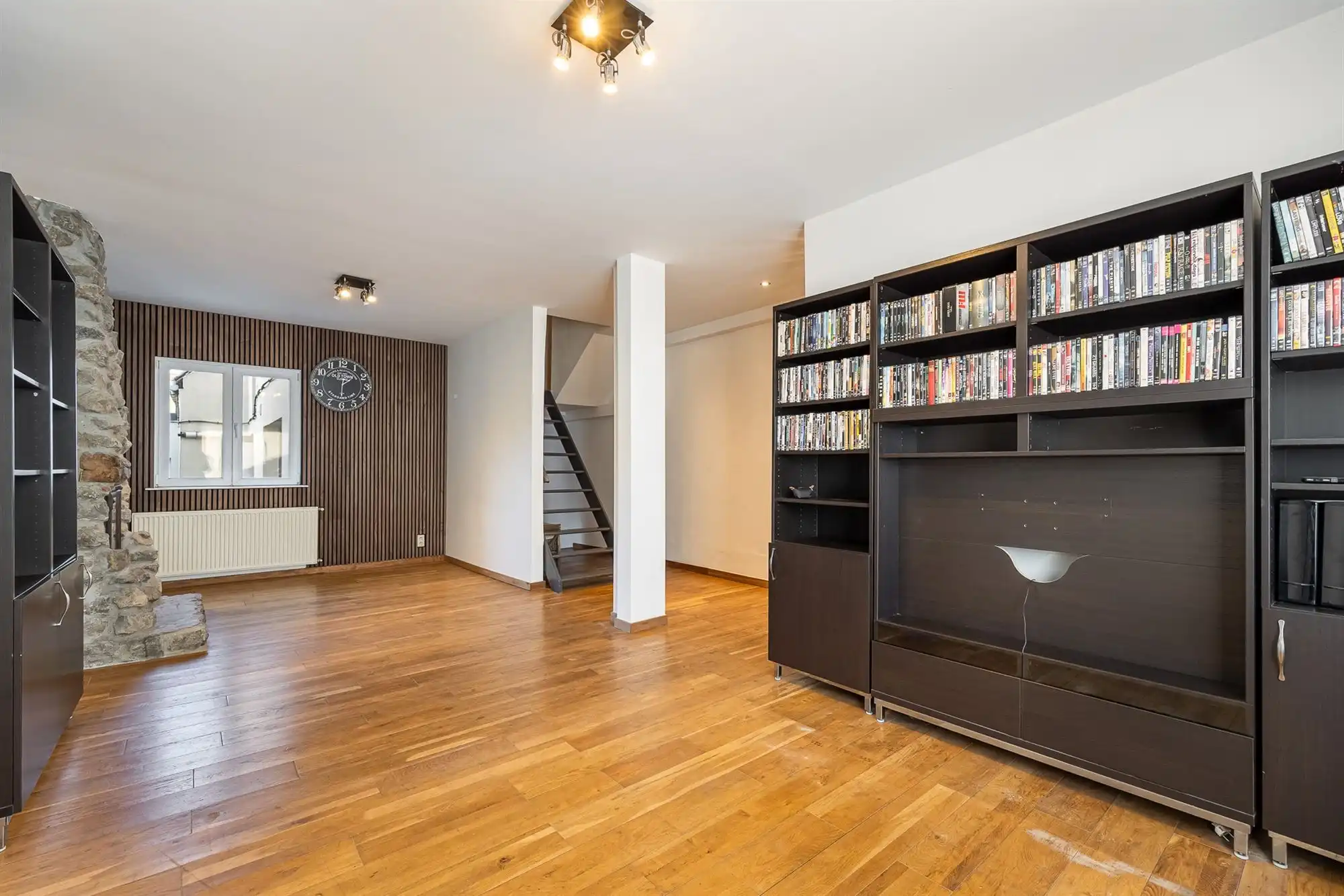 Charmante woning met tuin en ruim magazijn foto 3