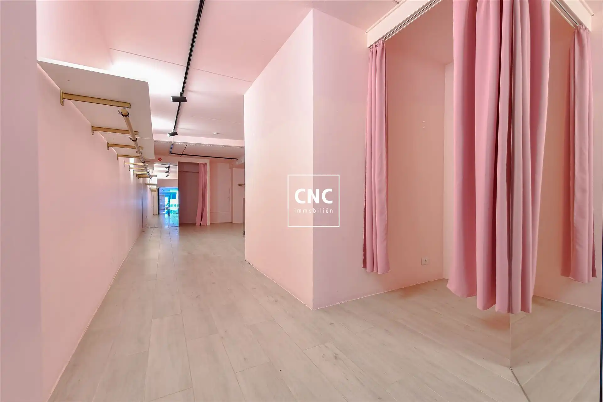 Recent lichtrijk handelspand in het commerciële centrum van Knokke foto 10