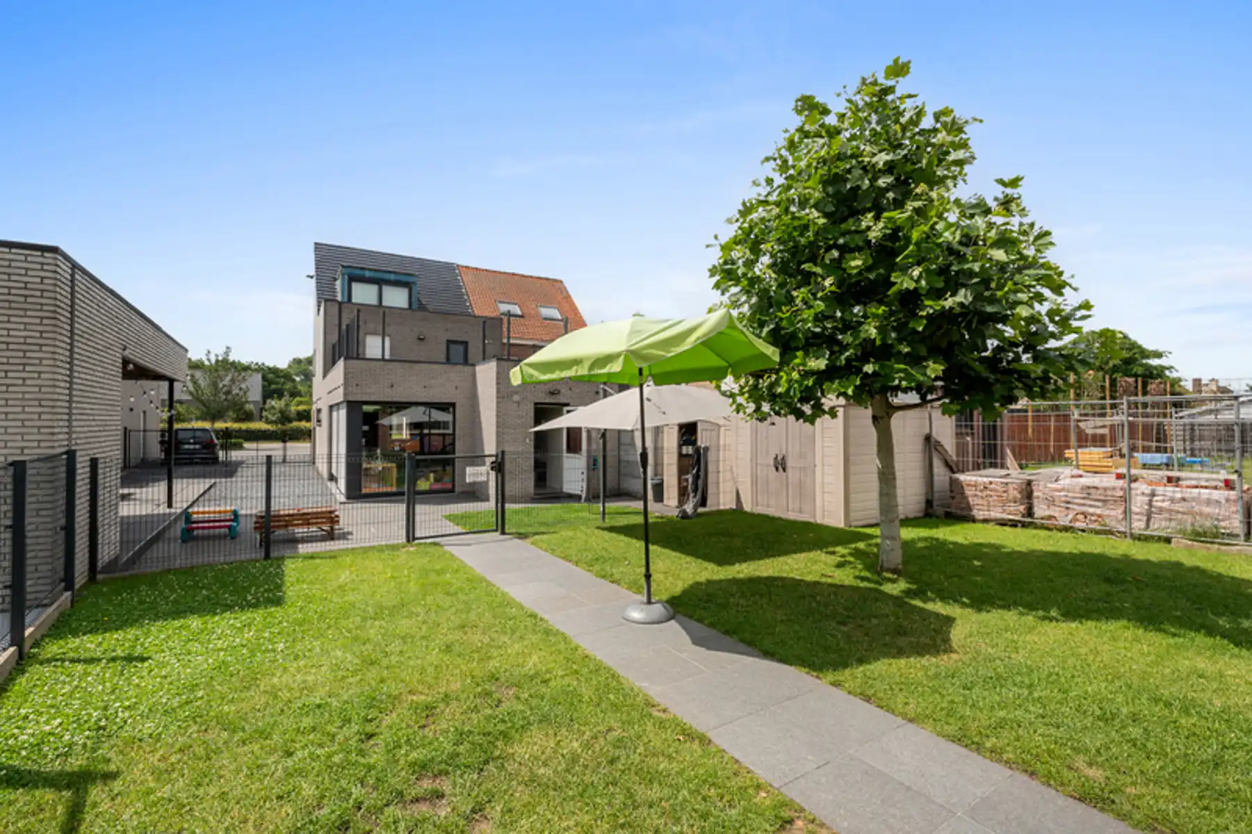  Gezinswoning met tuin en en vlotte parkeermogelijkheden foto 4