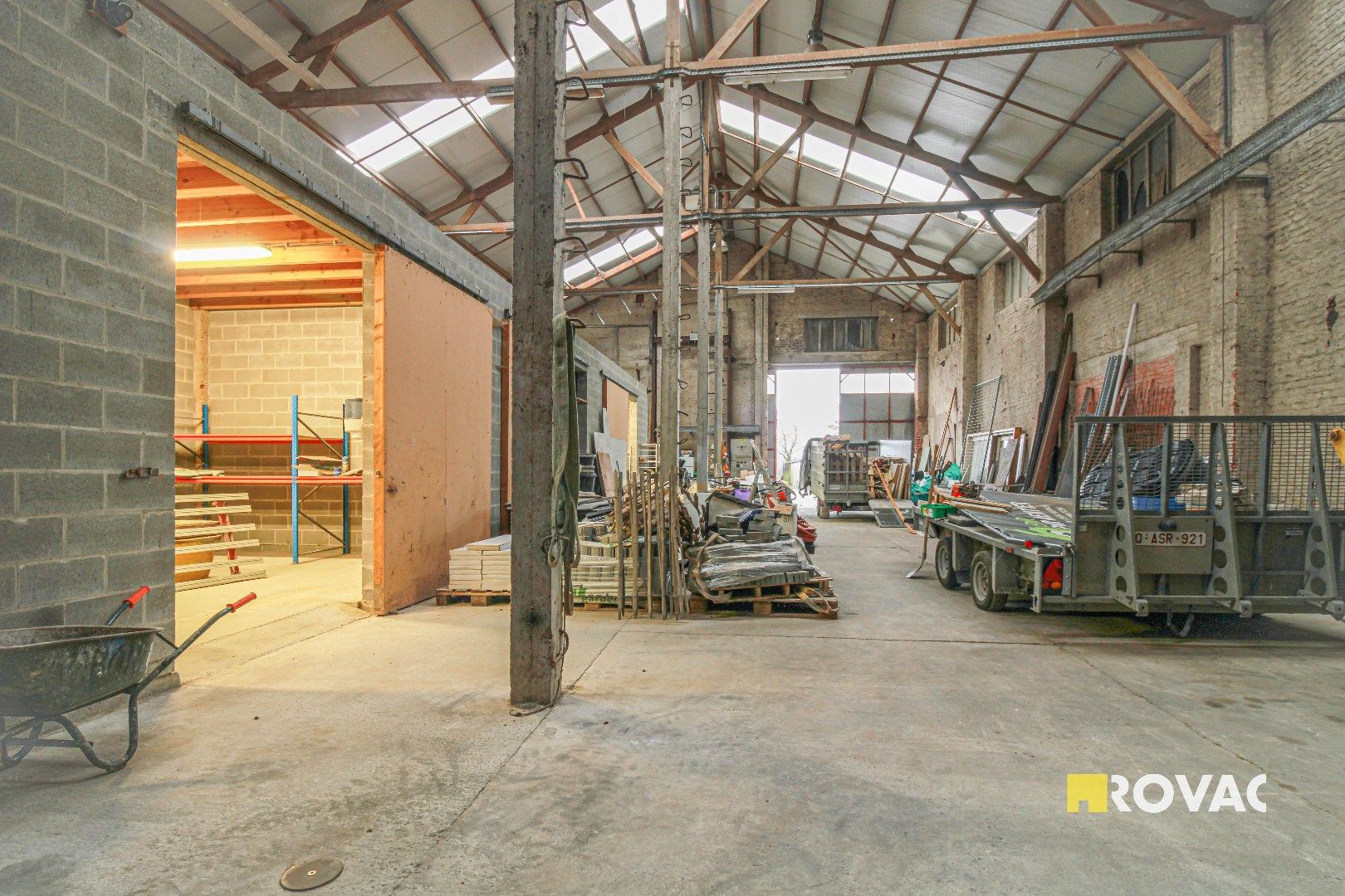 Goed gelegen magazijn met vlotte bereikbaarheid! foto 3