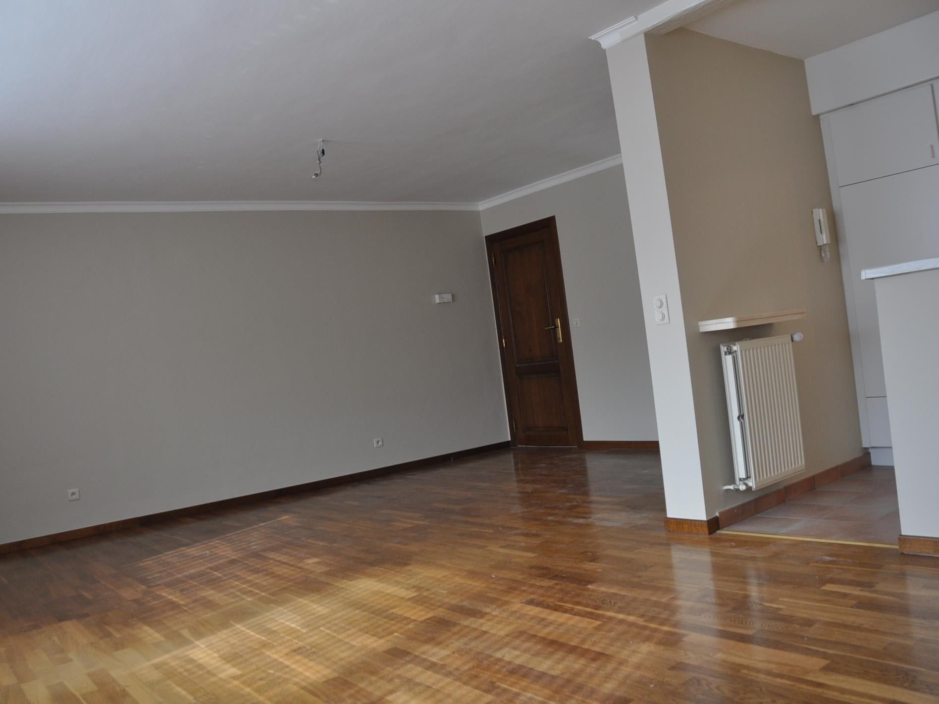 Ruim en verzorgd appartement met 2 slaapkamers in residentiële buurt - garagebox mogelijk. foto 3