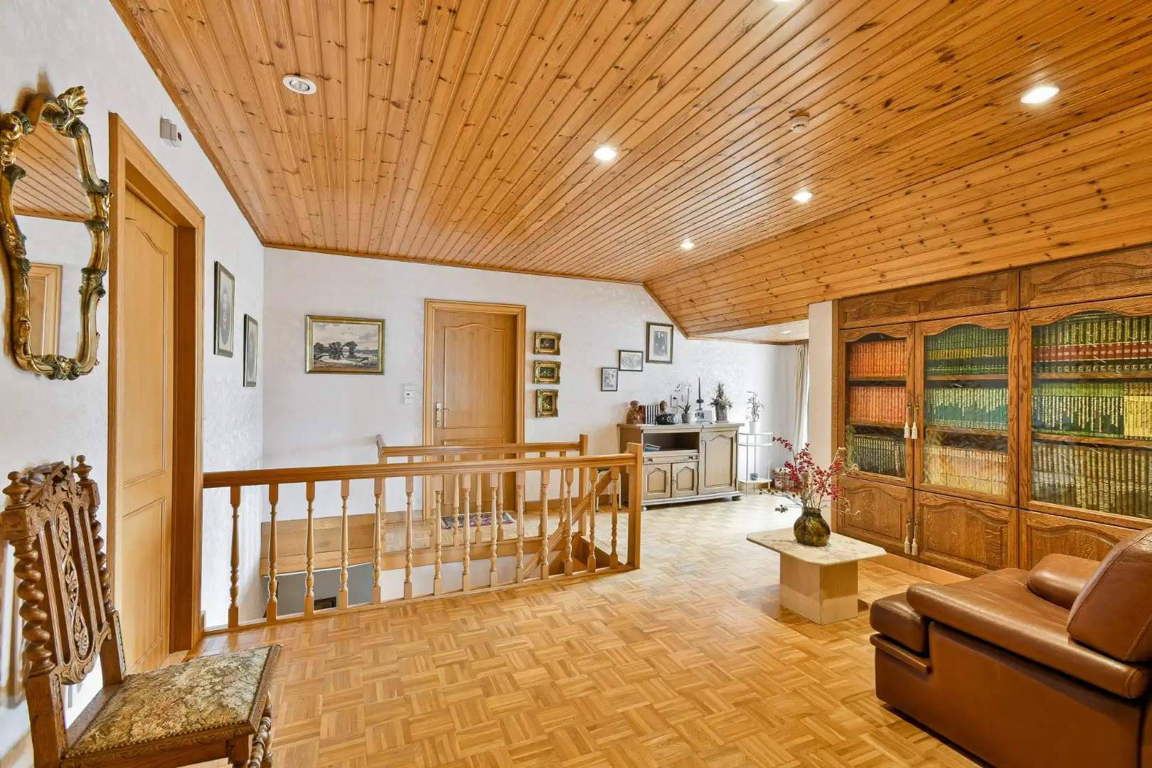 Alleenstaande villa op ruim perceel van 854 m2 in rustige woonwijk te Gistel foto 12