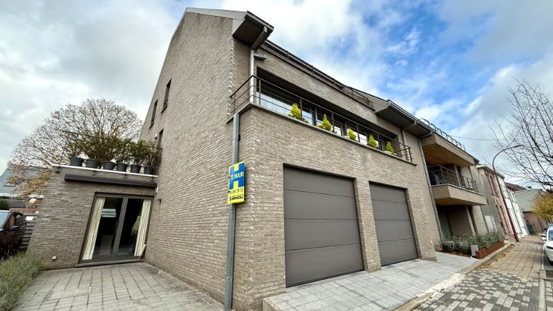 Gelijkvloers appartement met 1 slaapkamer, tuin en parkeerplaats foto {{pictureIndex}}