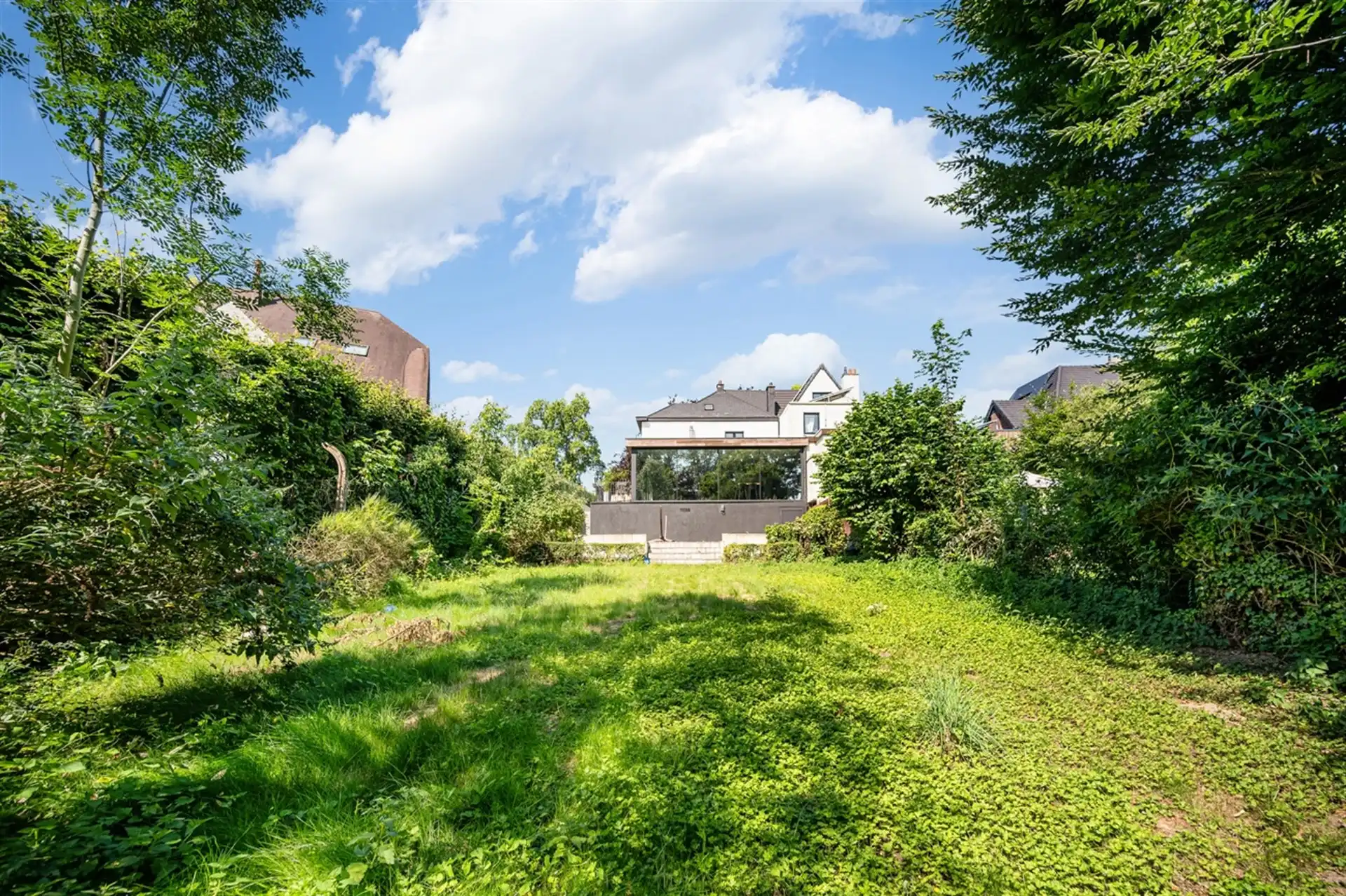 Prachtige HOB met vier slaapkamers, bureau en grote tuin foto 20