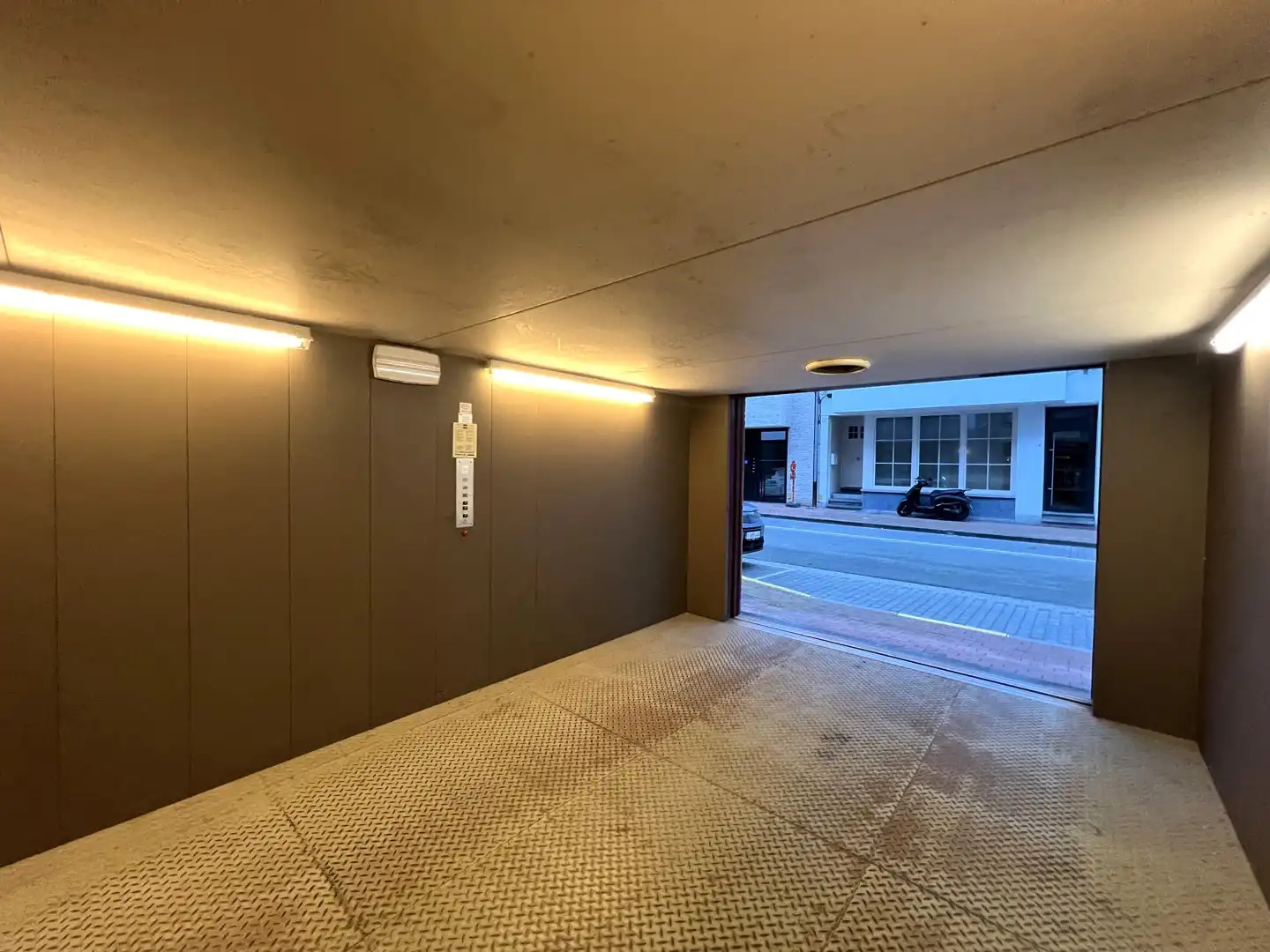 Centraal gelegen garagebox foto 8