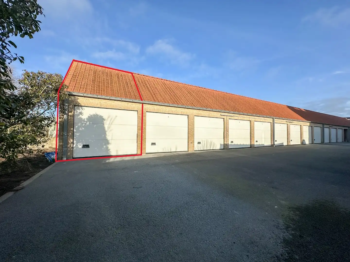 Lichtrijk gelijkvloers appartement met 2 slpk, garage en autostandplaats foto 31