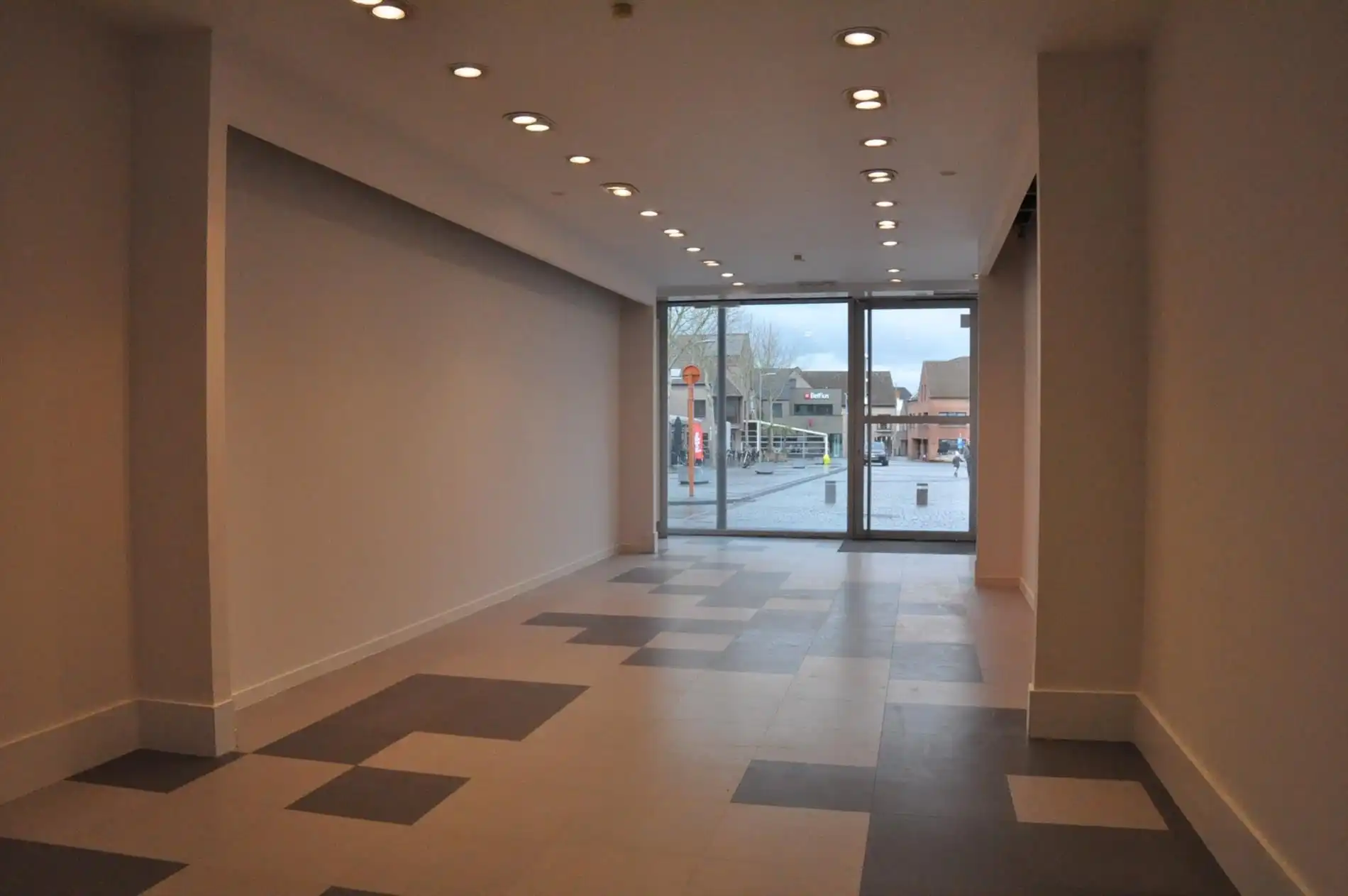 Handelspand (kantoor- of winkelruimte) met een totale oppervlakte van 150m² - centrale ligging foto 3