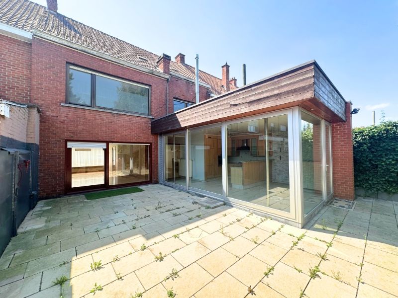 Ruime gezinswoning met tuin in Roeselare foto 18
