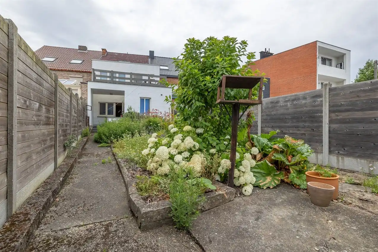 Gelijkvloers éénslaapkamerappartement met tuintje foto 2
