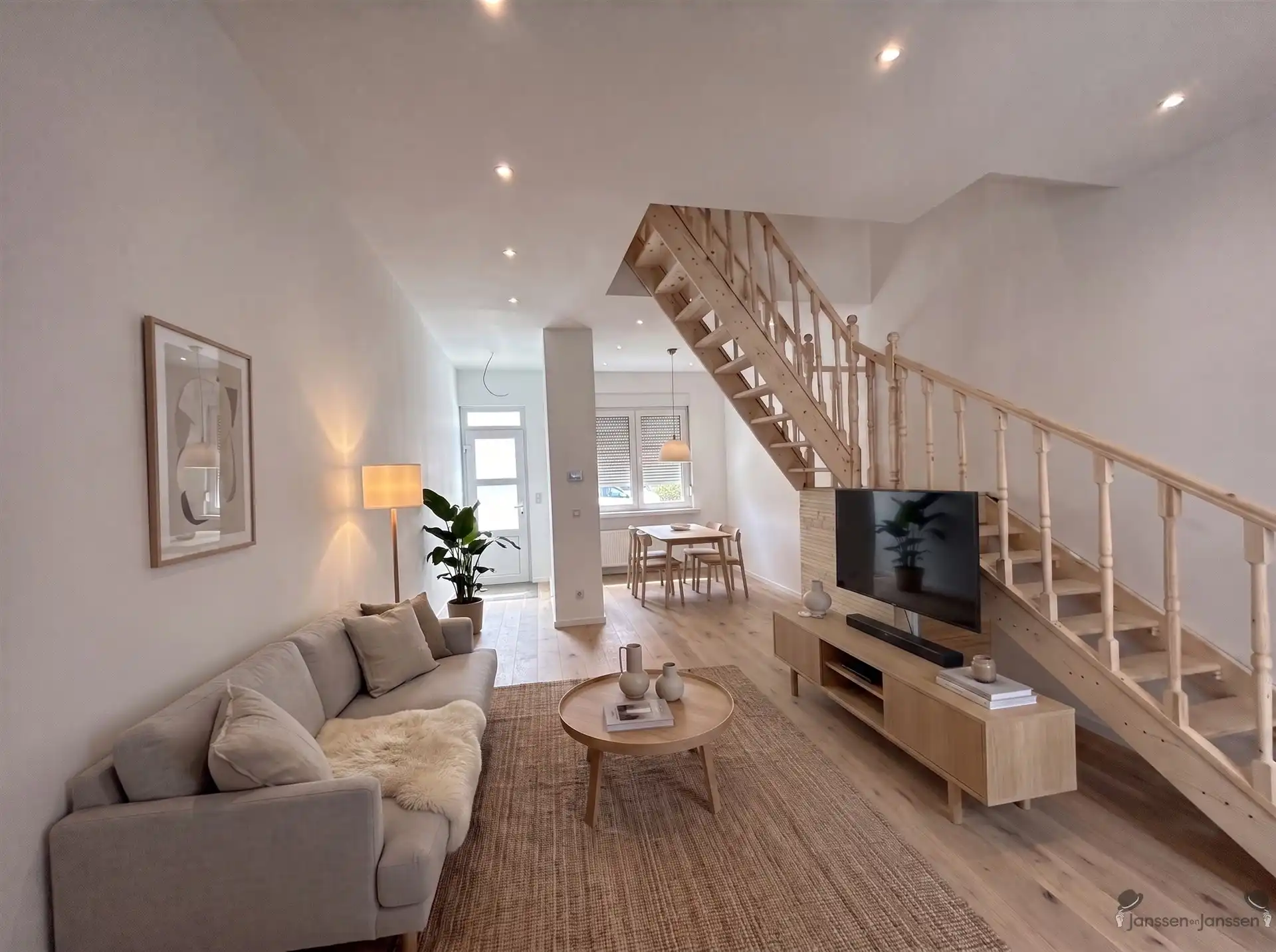 gerenoveerde woning met tuin foto 3