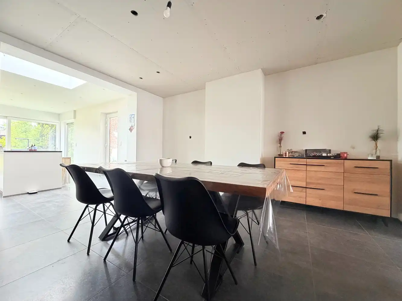 Ruime woning met  4 slaapkamers en gezellige tuin foto 4
