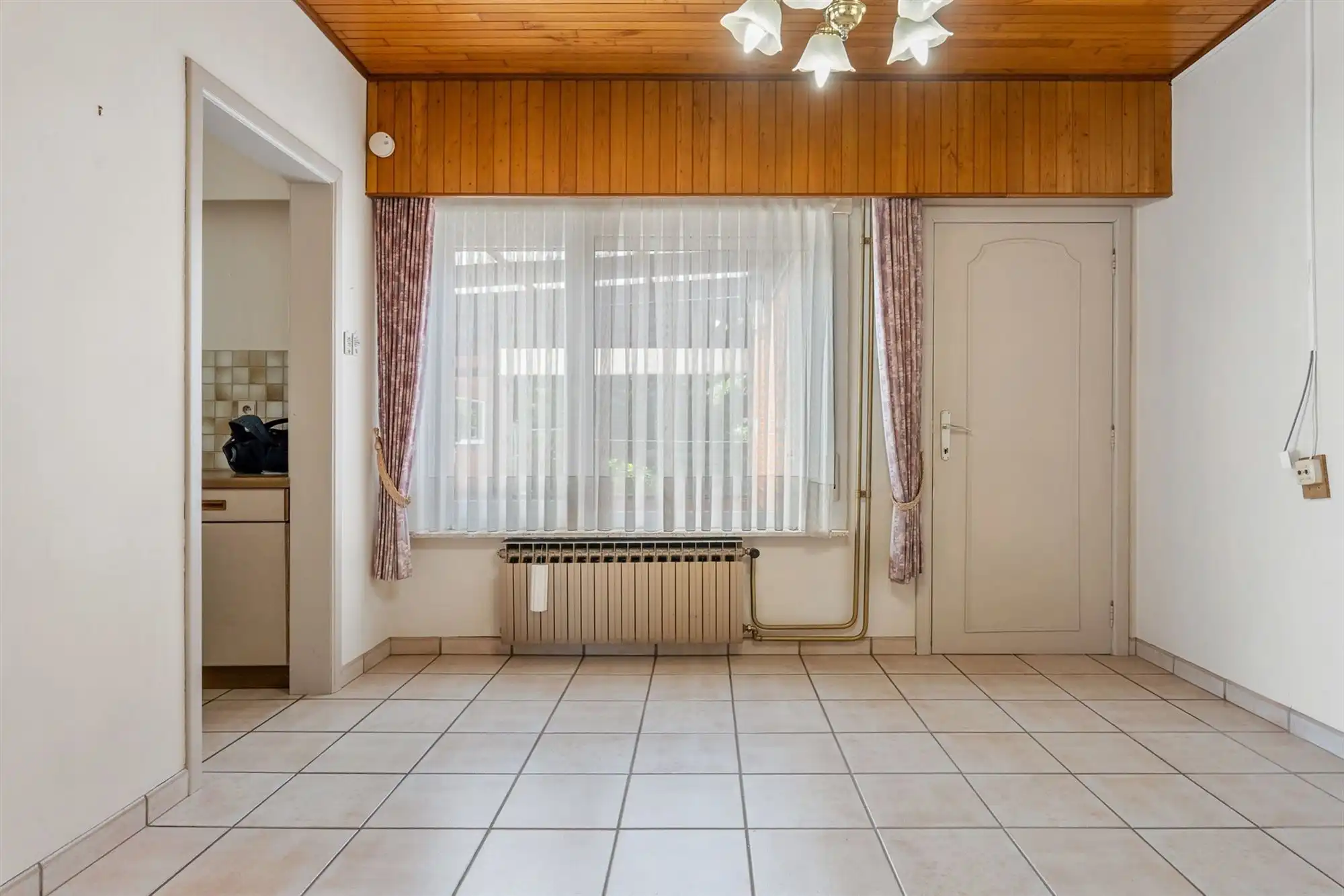 GOED ONDERHOUDEN GELIJKVLOERSE WONING MET 3 SLAAPKAMERS RUSTIG GELEGEN TE STAL foto 13