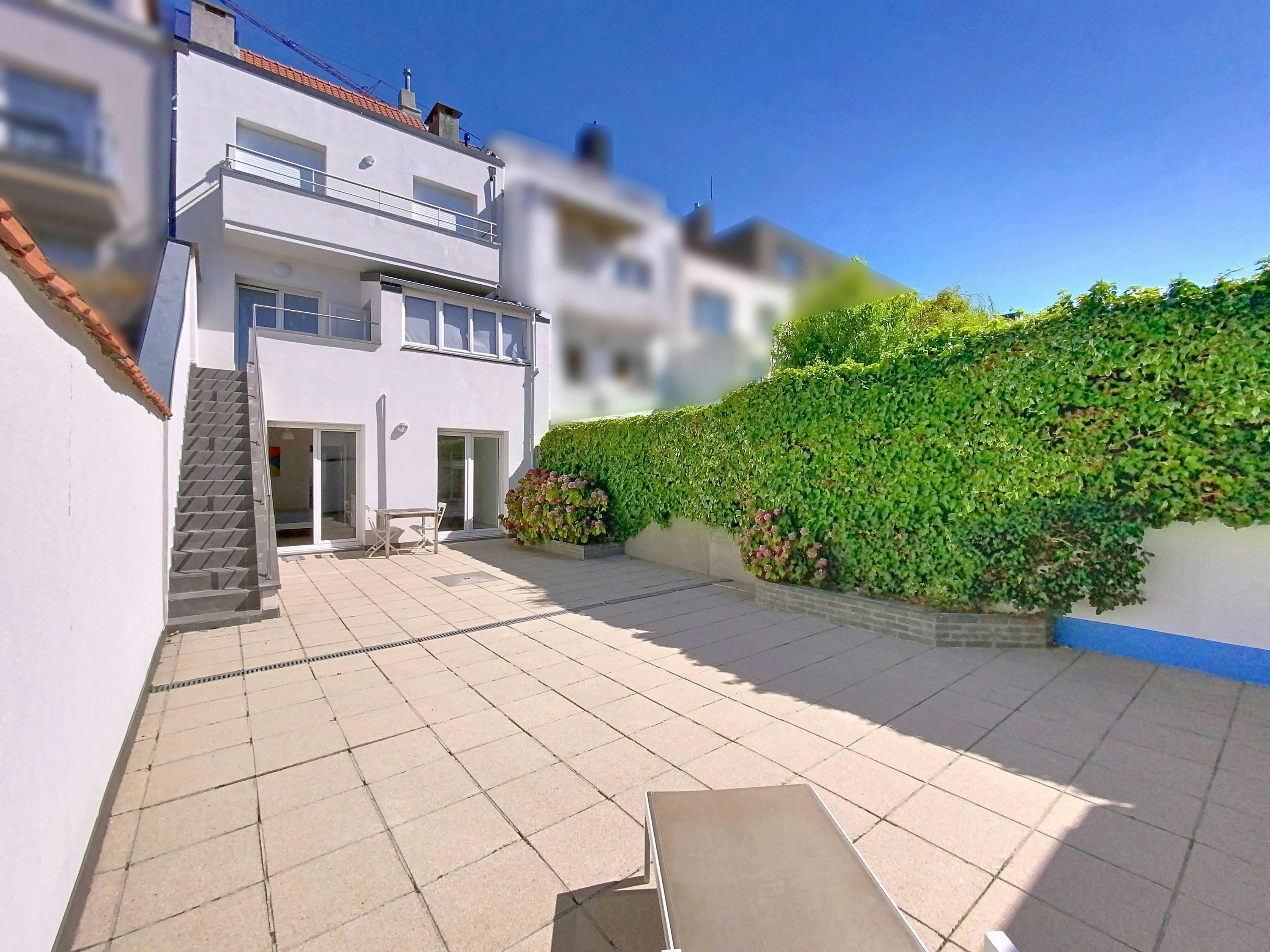 2-slaapkamer appartement met ruim terras te koop in Heist foto {{pictureIndex}}