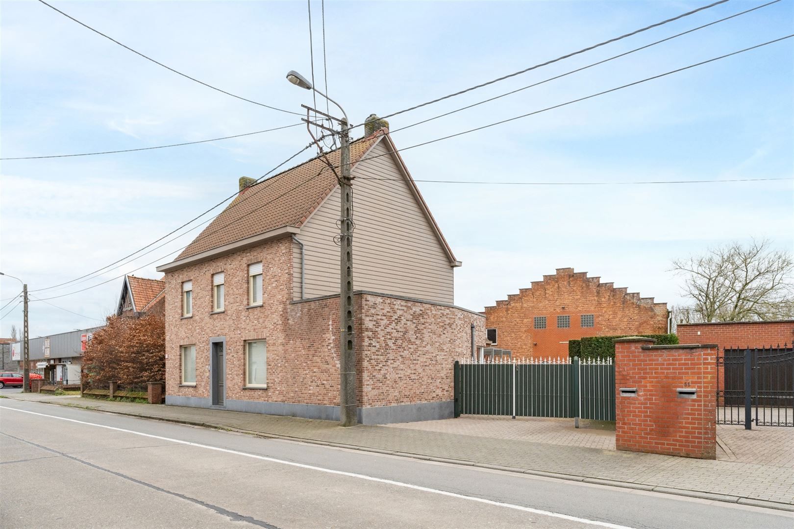 Woning met magazijn en aparte toegang foto 1