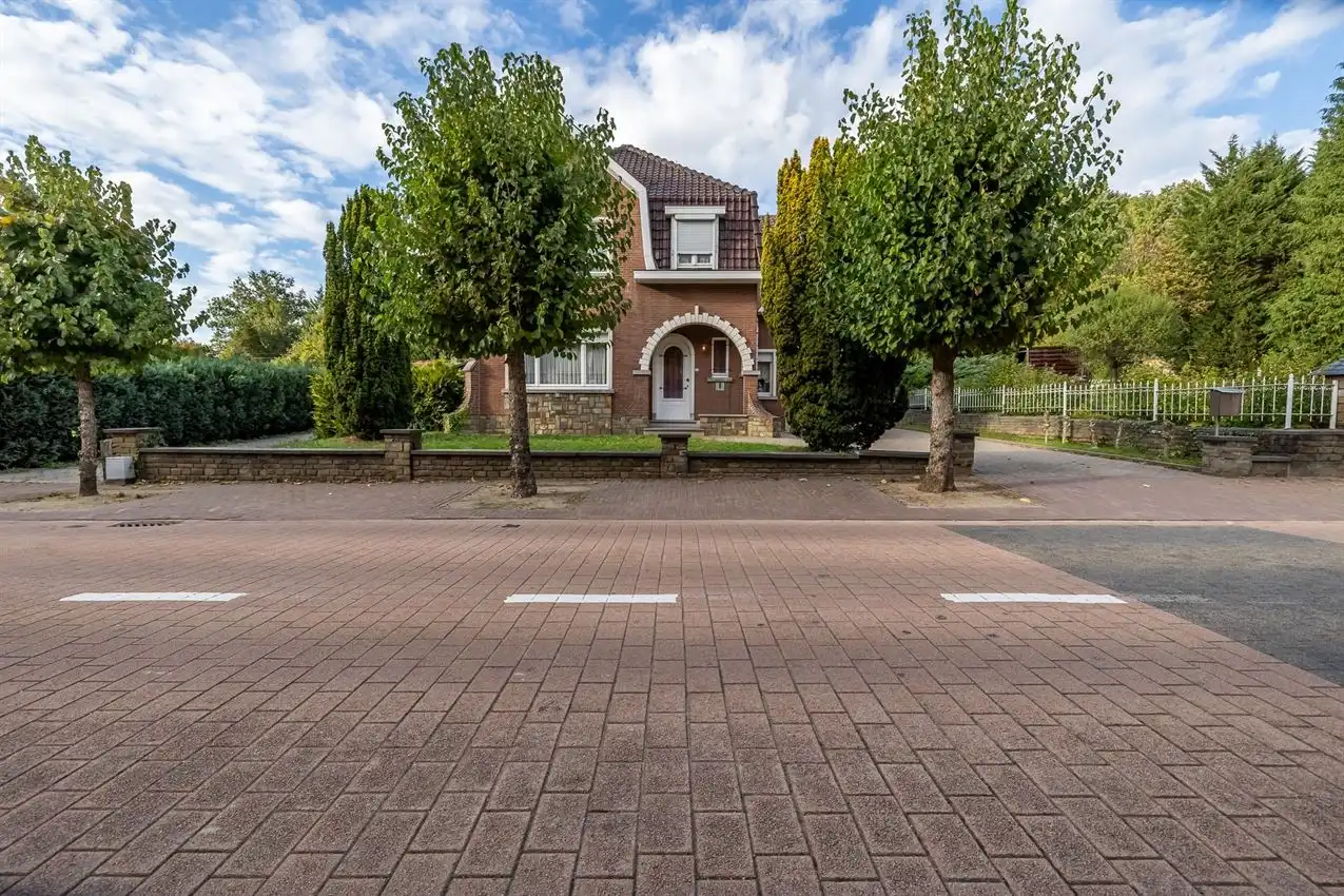 Karaktervolle vrijstaande woning met uitbreidingspotentieel in centrum foto 33
