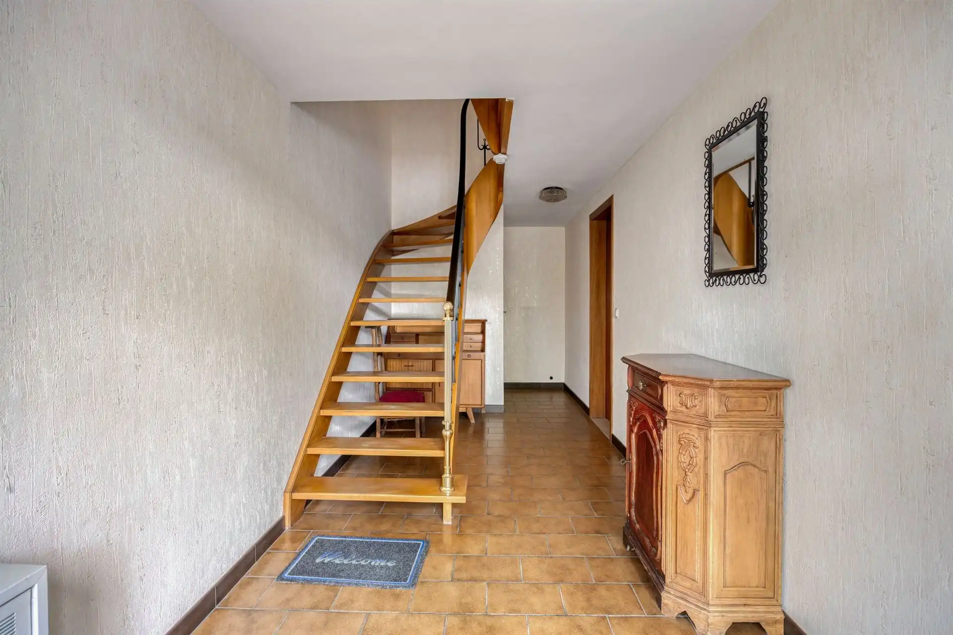 HOB bel-étage van 193m² met drie slpk's en ruime tuin! foto 2