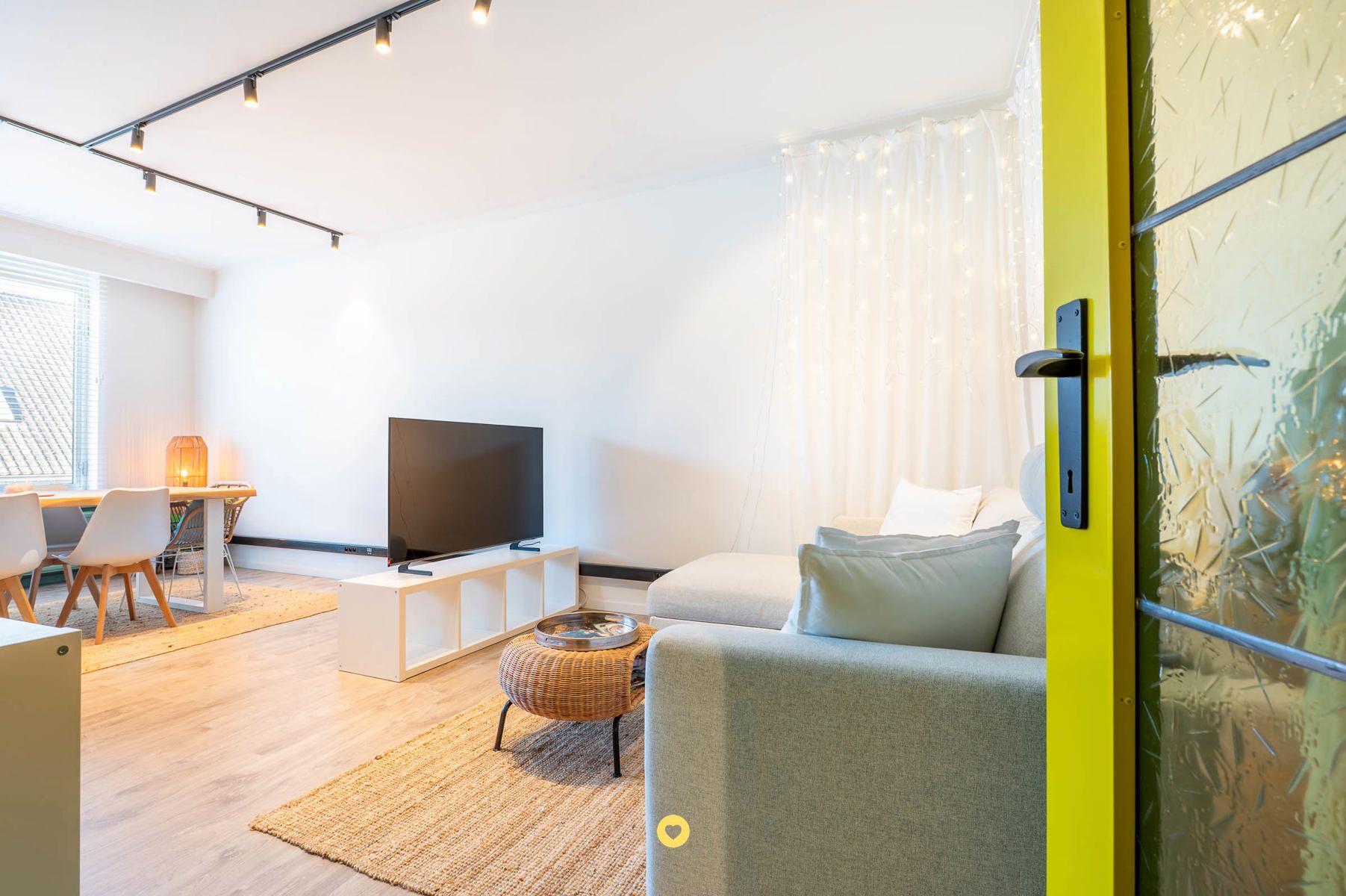 Trendy appartement met 3 SLK's en balkon in hartje Aartselaar foto {{pictureIndex}}