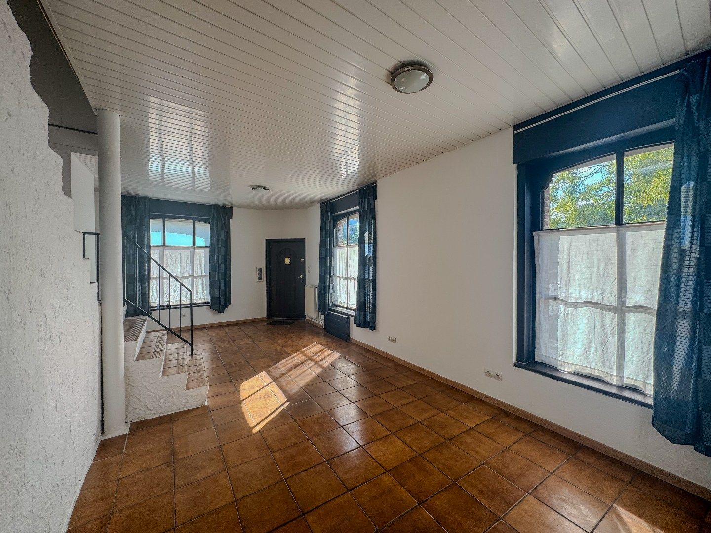 Hoekwoning met 2 slaapkamers en koertje. foto 3