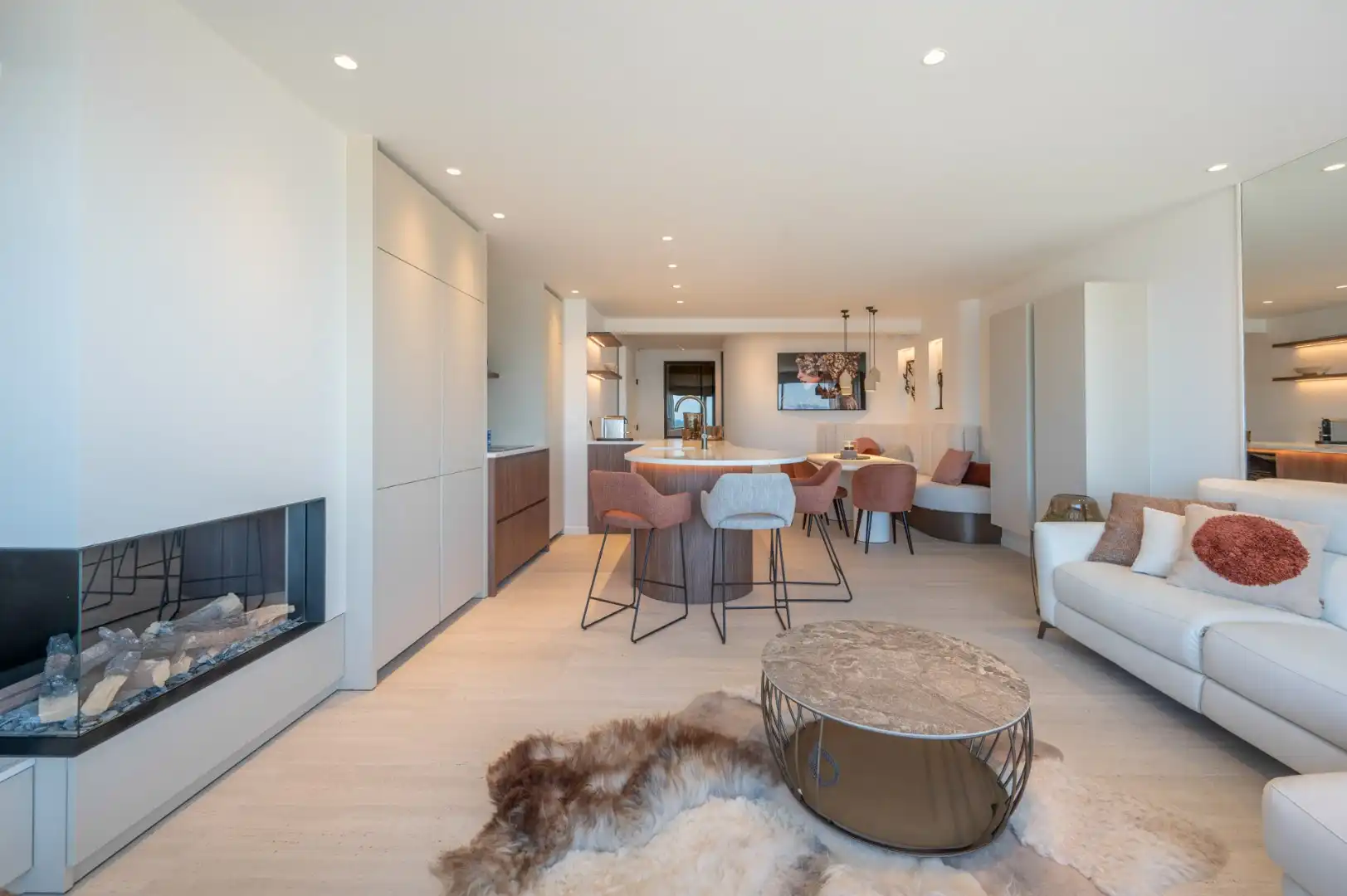 Zeedijk Zoute: Fenomenaal en frontaal zeezicht vanop een totaal gerenoveerd appartement  foto 5