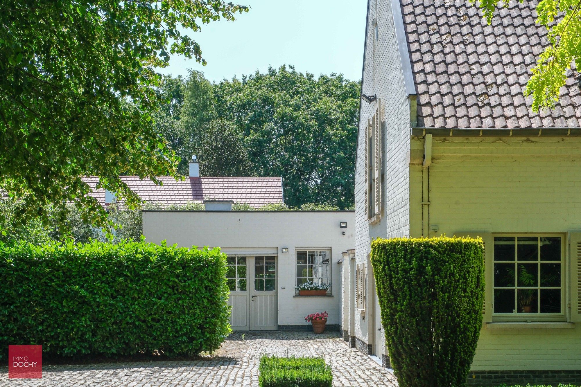 Residentieel en rustig gelegen villa (einde doodlopende straat) foto 13
