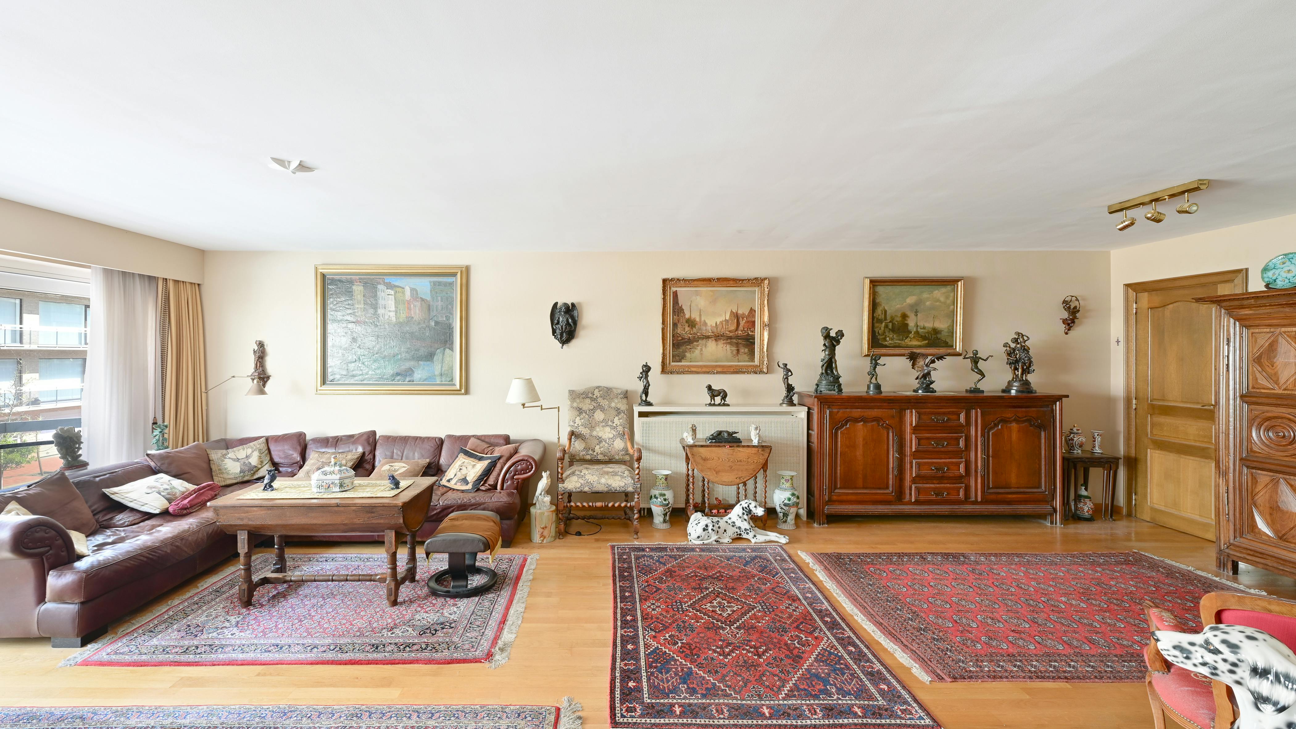 Zeer ruim appartement te koop in het centrum van Knokke foto 4