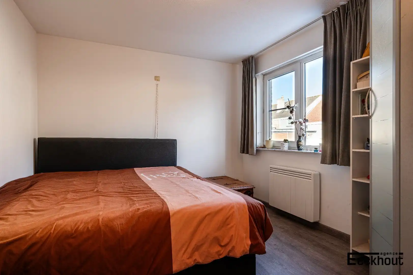 Instapklare woning met garage en tuin op enkele passen van het strand! foto 12