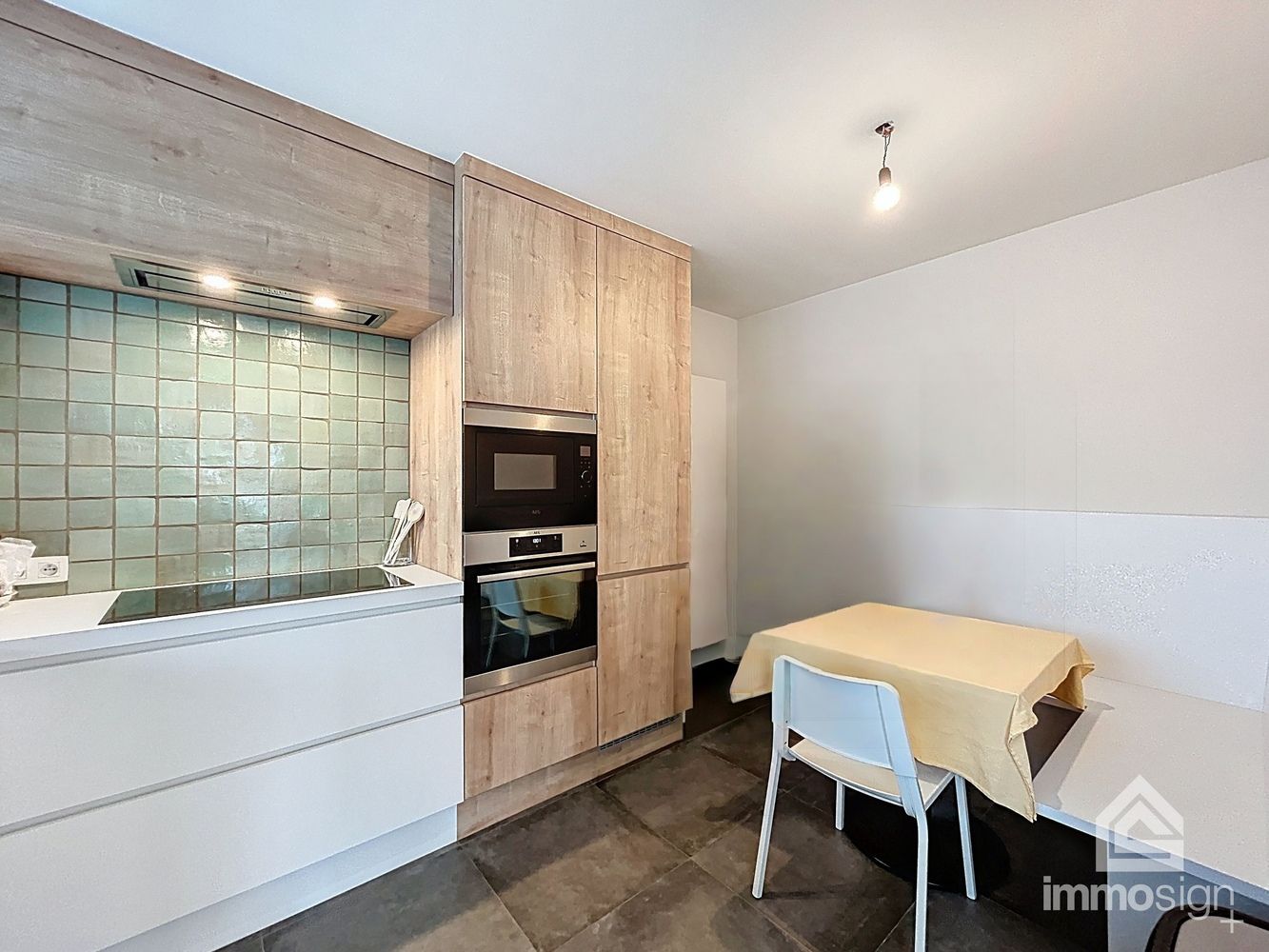 Ruim, lichtrijk appartement in hartje Bree! foto 10