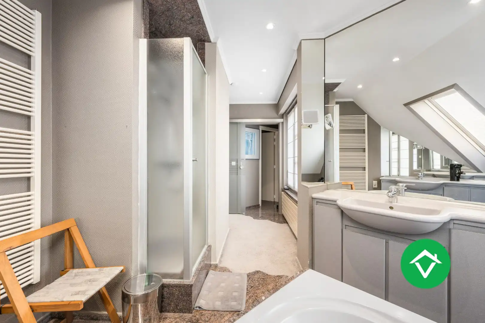 Alleenstaande woning met 5 slaapkamers en garage te Torhout  foto 17