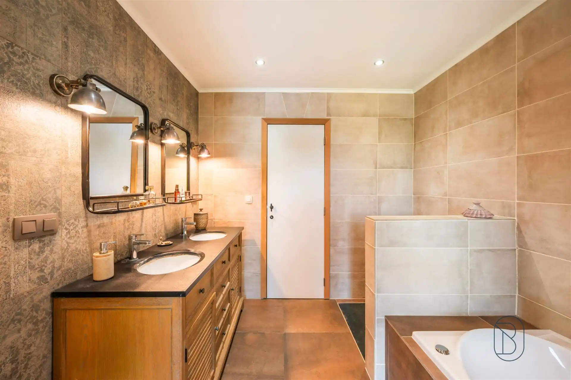 Ruime karakterwoning met 4 slk, grote tuin en charme. foto 20