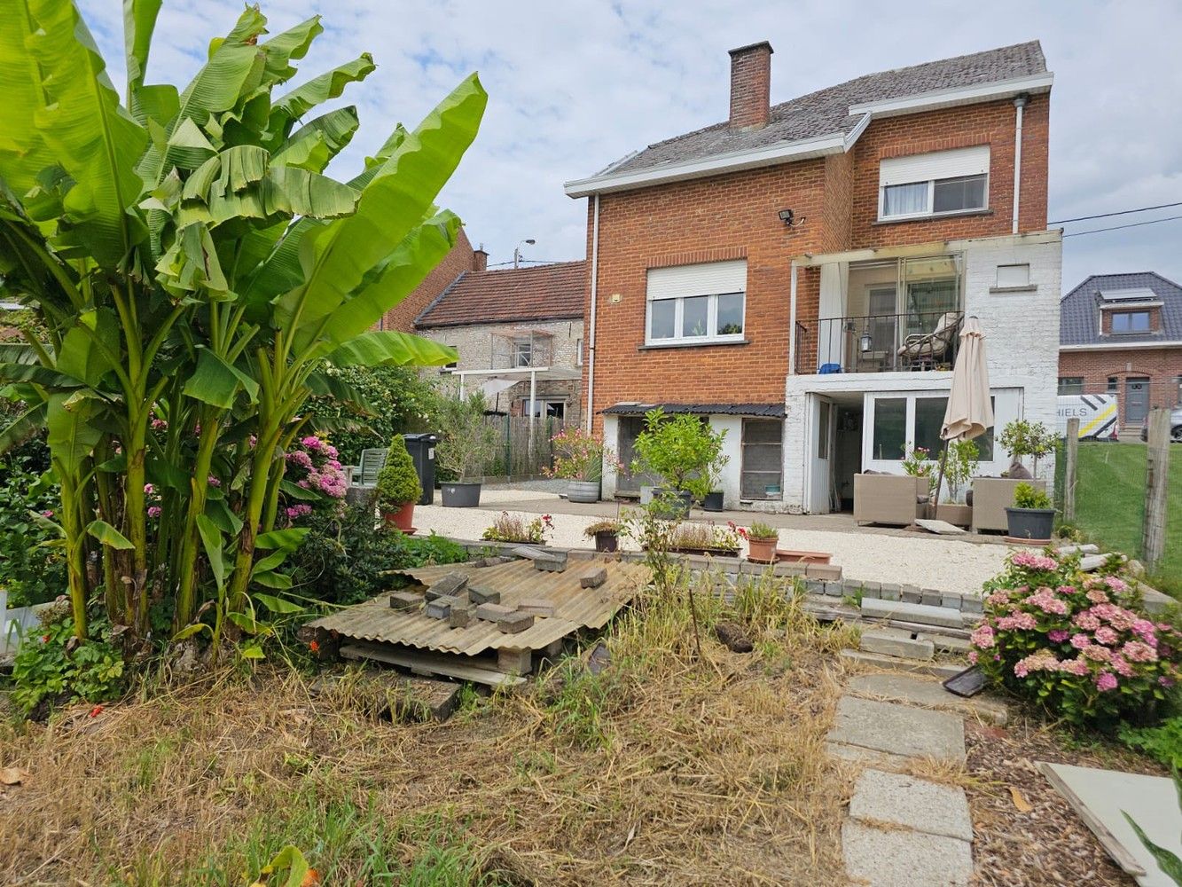 Ruime, solide woning met grote kelder, terras en tuin foto 6