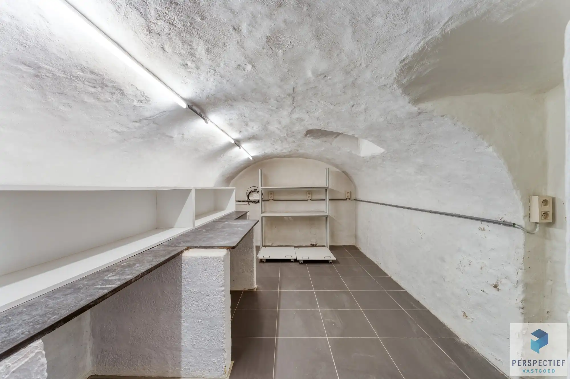 Veelzijdig handelshuis/kantoorgebouw foto 25