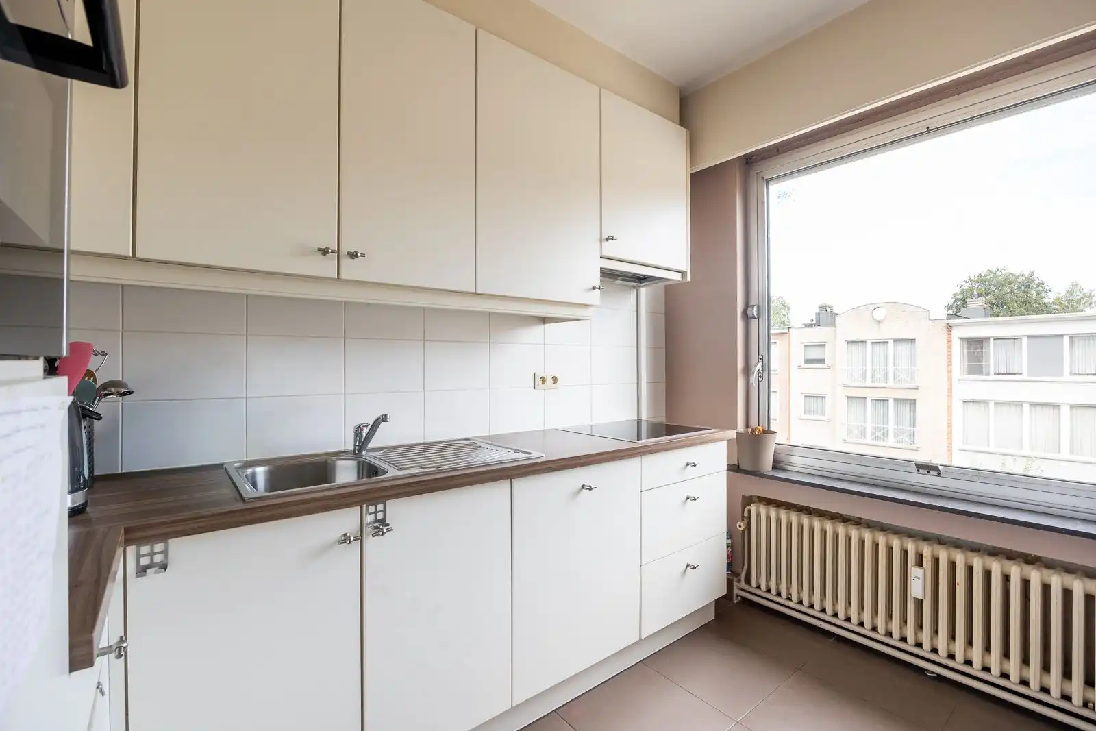 Lichtrijk appartement met dubbele garage in Kapellen. foto 9