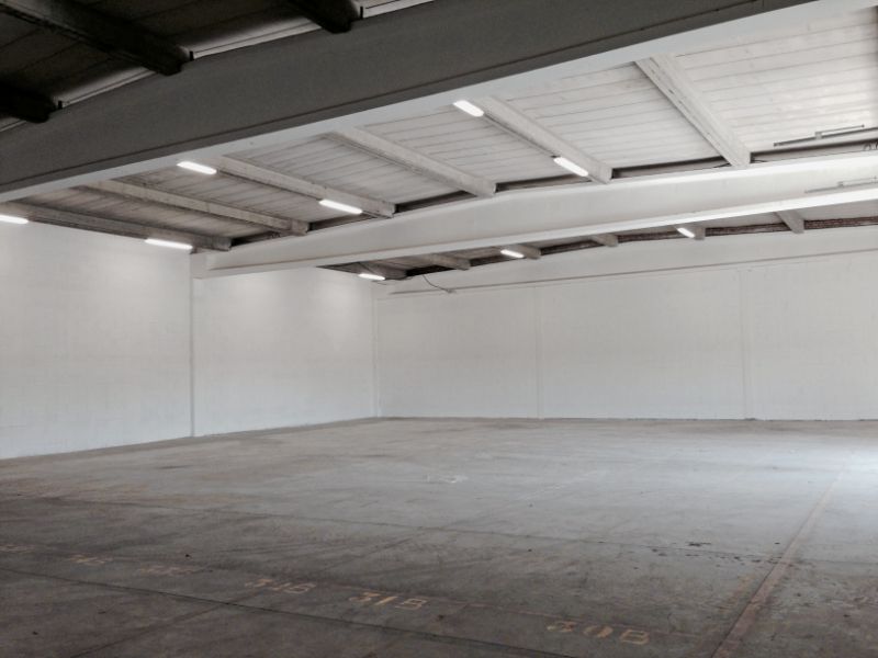 KMO-unit te koop foto {{pictureIndex}}