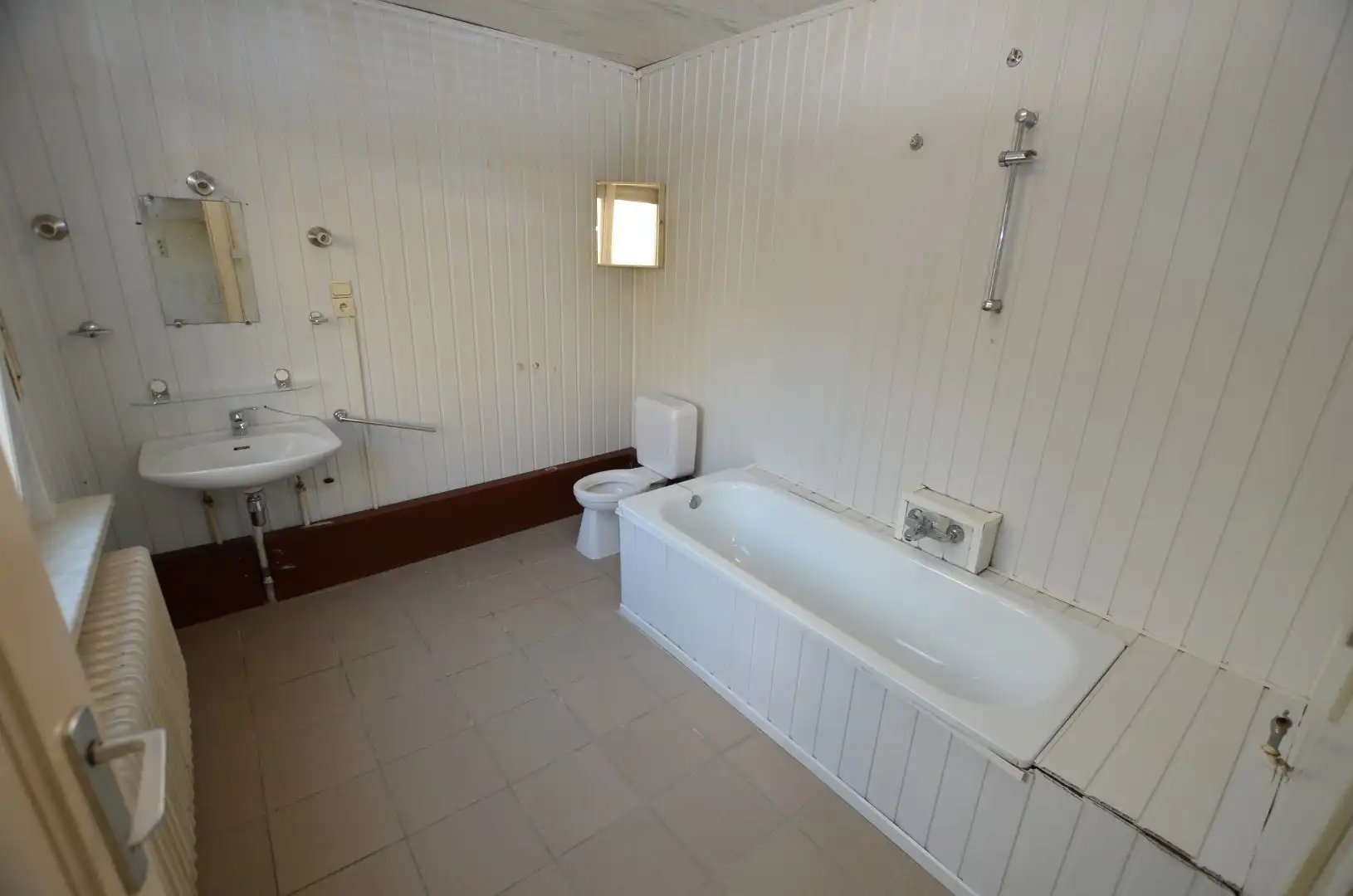 Zeer ruim woonhuis foto 9