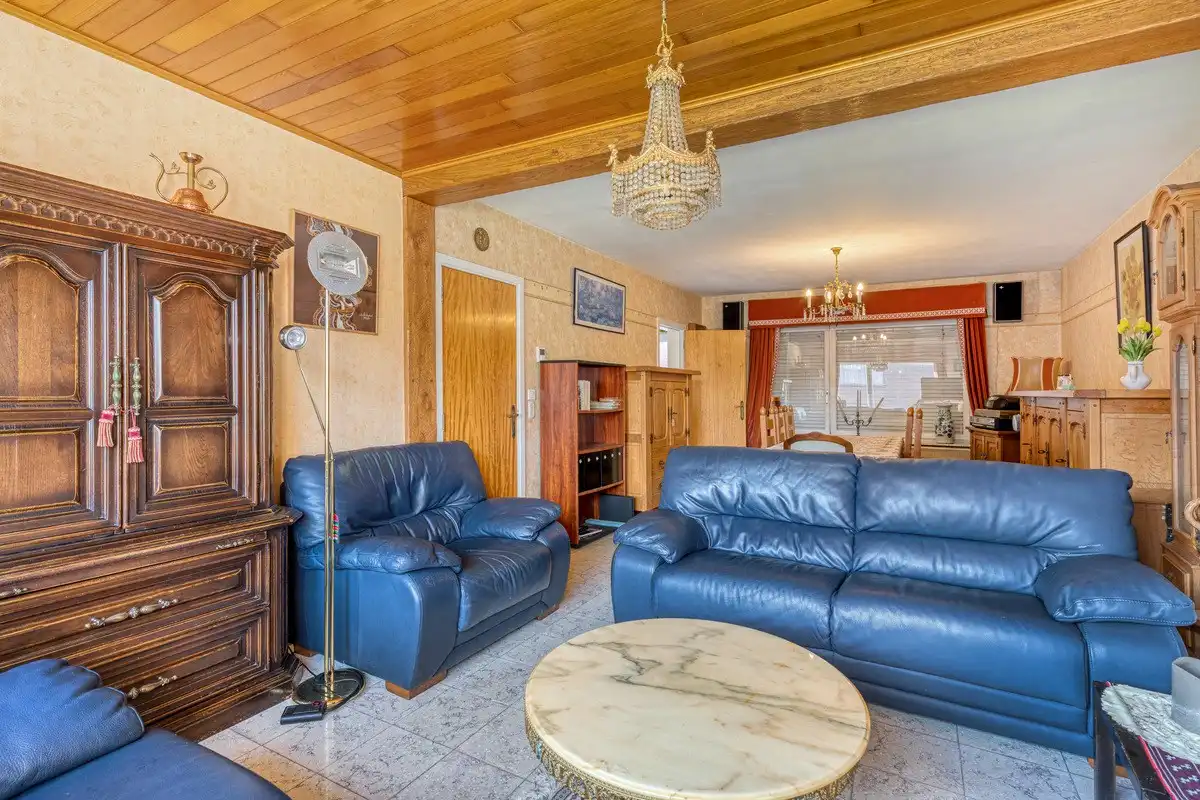 Solide woning op mooi perceel van 11a 10ca foto 4