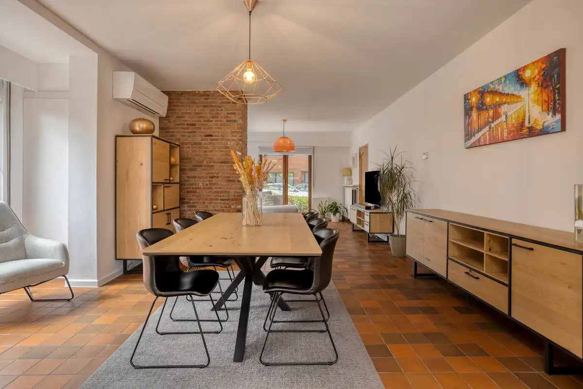 Gerenoveerde halfopen bebouwing met 4 slaapkamers, bureau en tuin in centrum Brasschaat foto 4