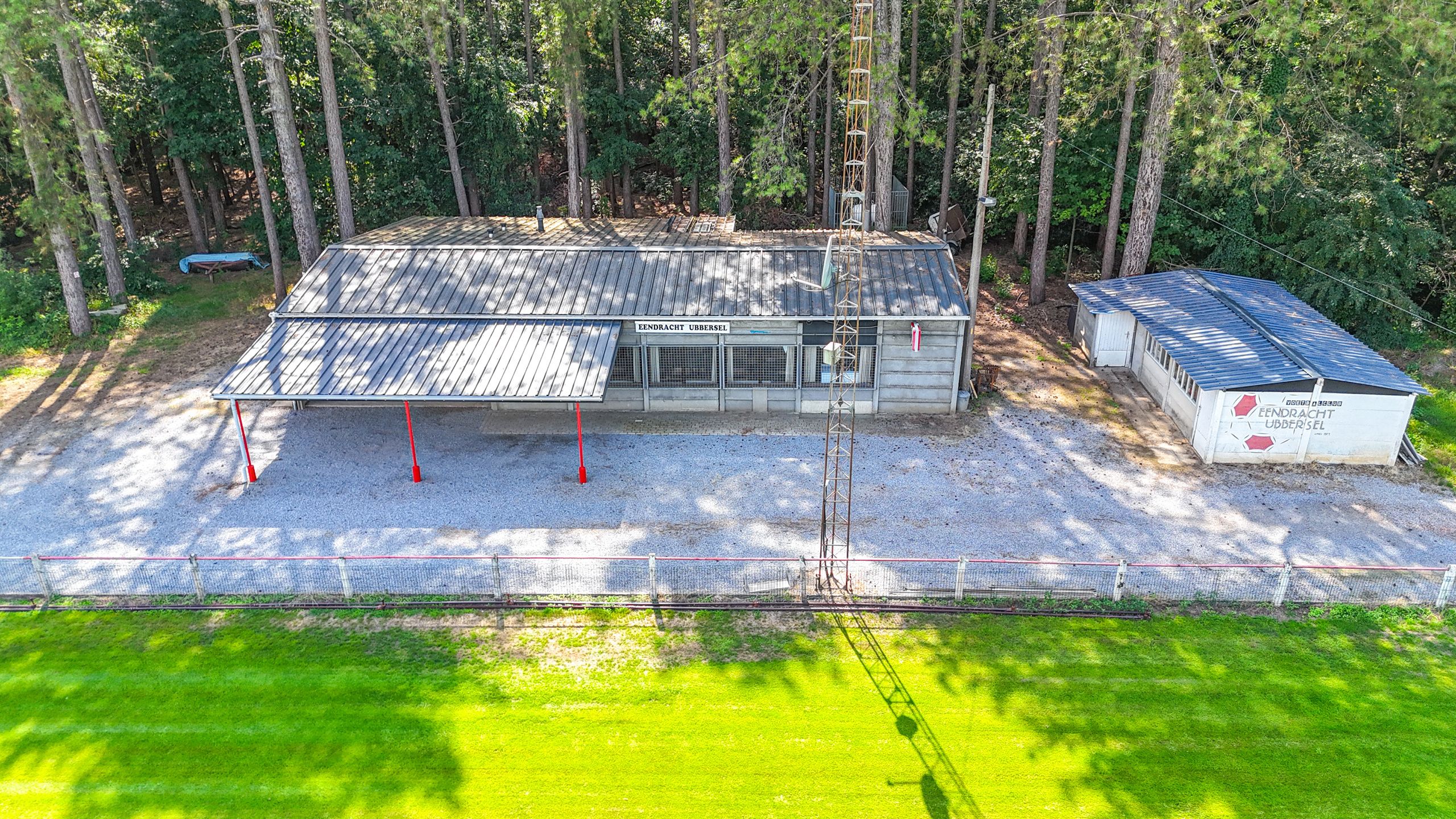 Voetbalveld en kantine op 2,45 ha in prachtig bosrijk gebied! foto 18