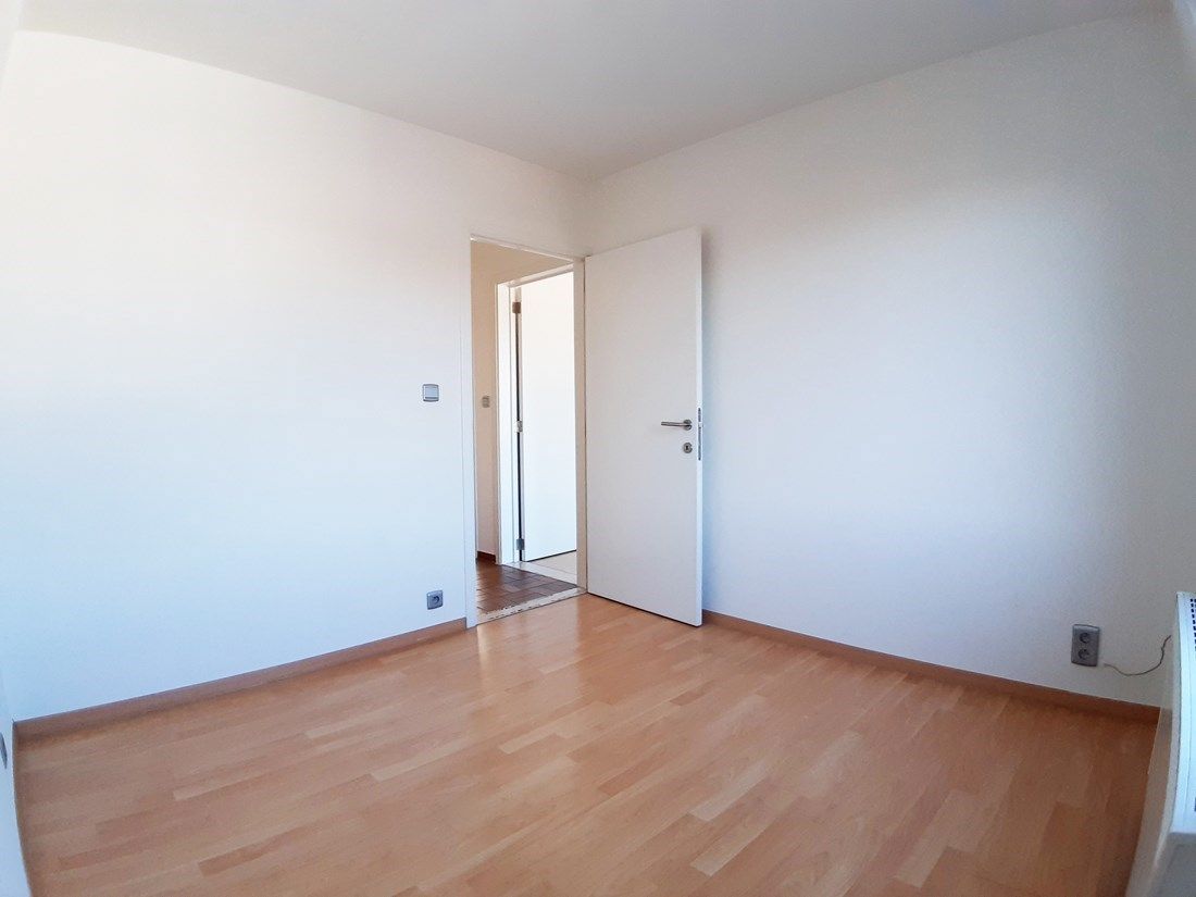 Gerenoveerd dakappartement MET GARAGE te Beverst foto 16