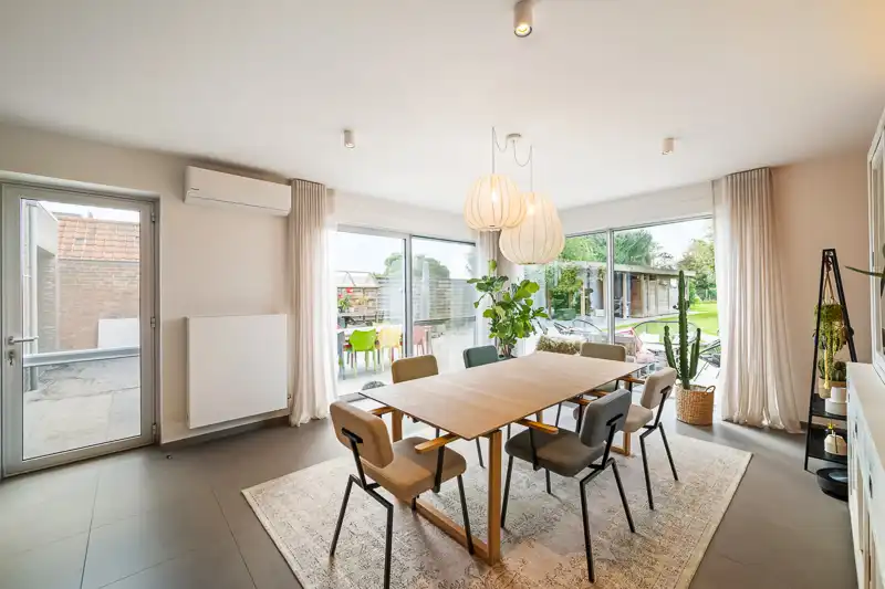 Hooglede – Verrassend ruime tussenwoning met villa-allures op 1.218 m² foto 7