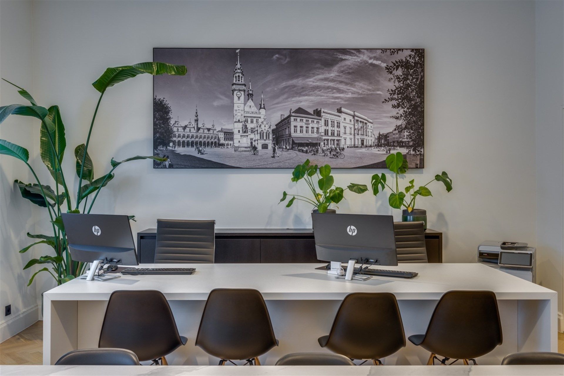 Representatief kantoor- of handelspand op topligging aan het Keizersplein in Aalst foto 4