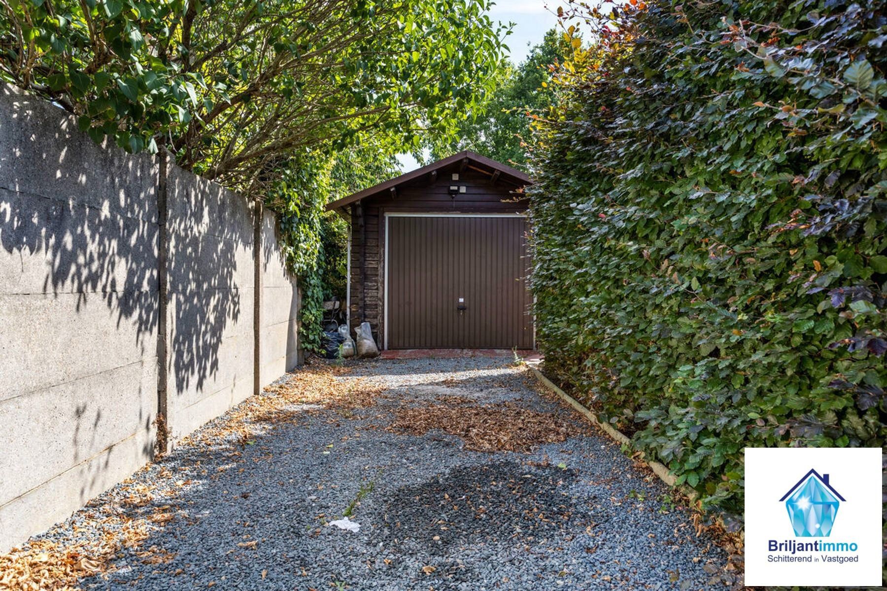 Gerenoveerde woning 2(3) slpkmrs met zonnige tuin en garage foto 19