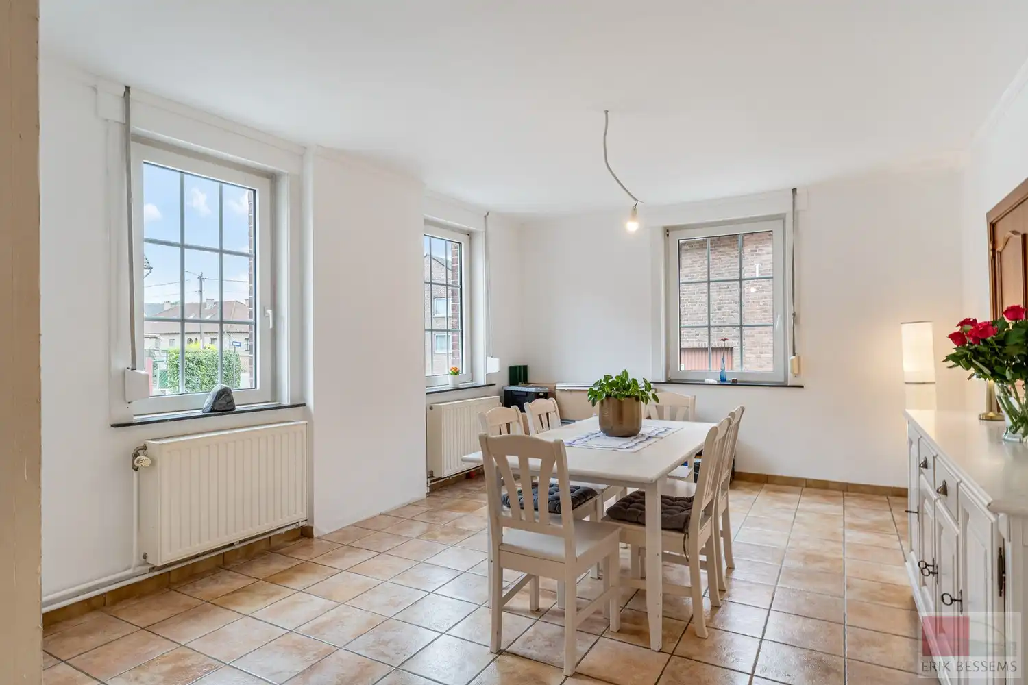 Gedeeltelijk gerenoveerde (vierkants)hoeve, met een potentieel woonoppervlakte van 547m² gelegen op een perceel van 1366m². foto 7