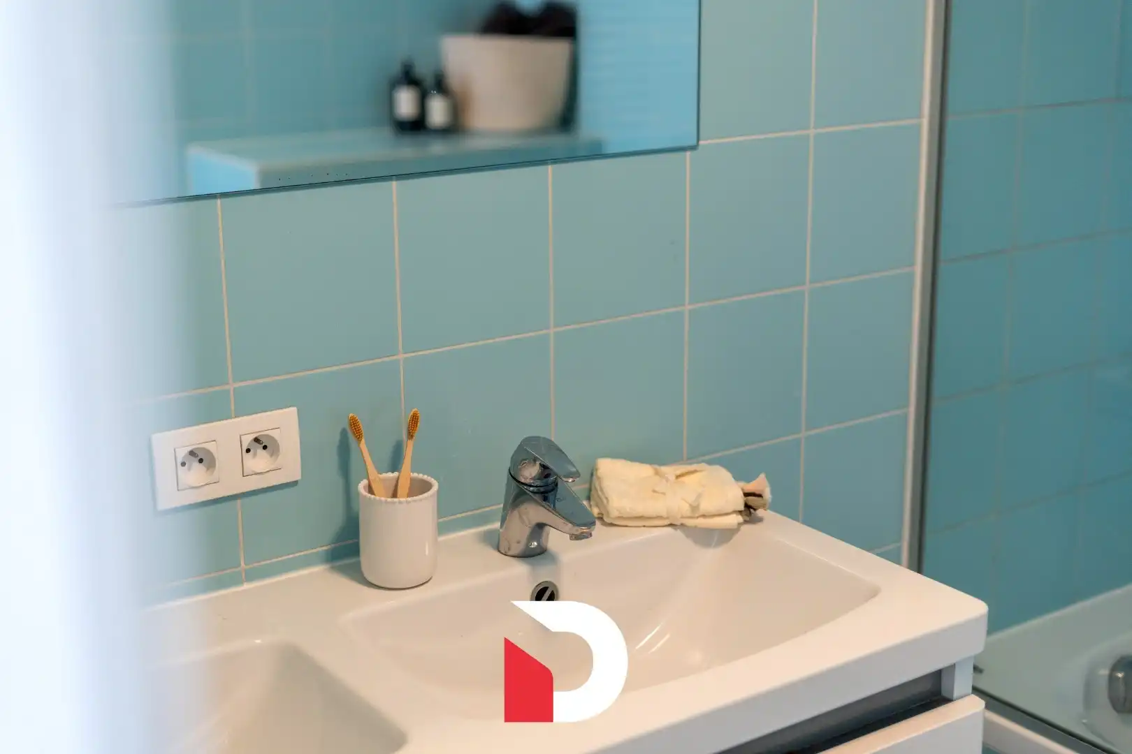 Ruim drieslaapkamerappartement met terras nabij zee foto 5