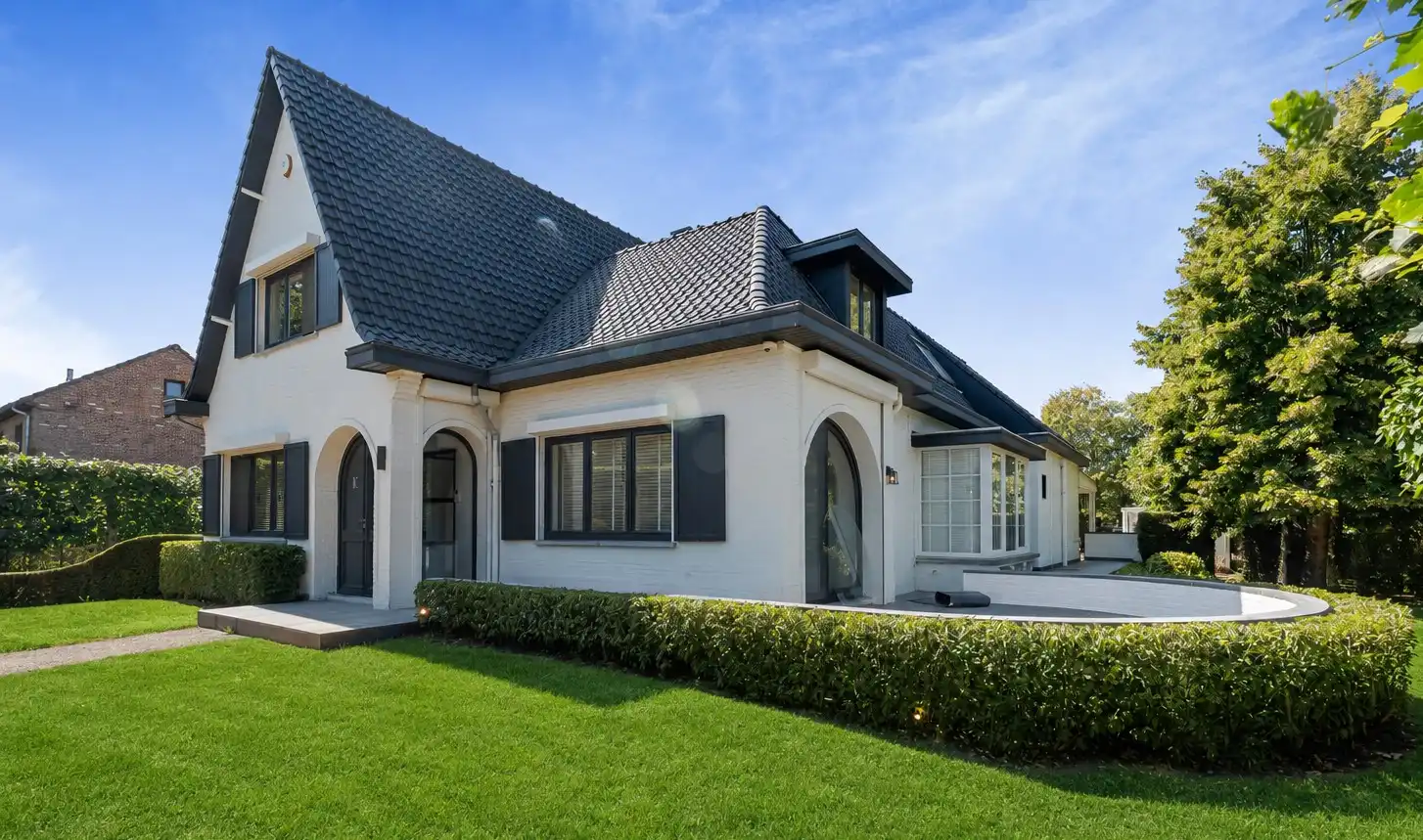 Exclusief wonen met zwembad, bijgebouw en uitzonderlijk veel ruimte foto 4