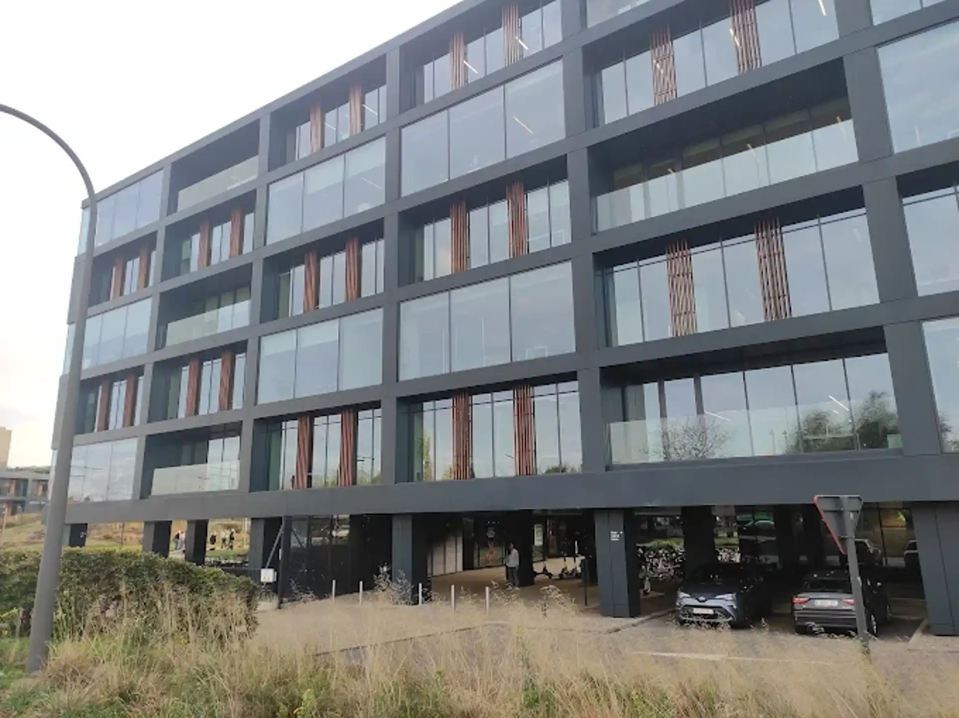 Modern kantoor te huur 1.014m² met parking foto 6