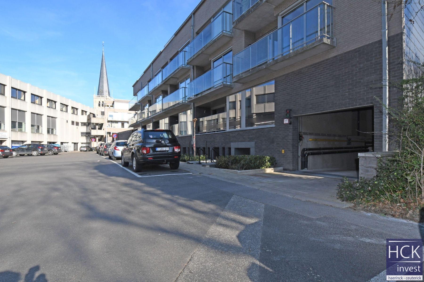 WAREGEM – Autostaanplaats in centrum Waregem (Markt) foto 1