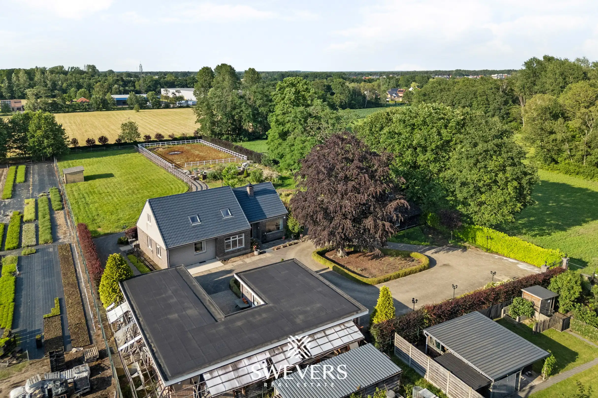 Uniek gerenoveerde hoeve op 6.661 m² met zes slaapkamers, loods en volledige paardeninfrastructuur foto 39