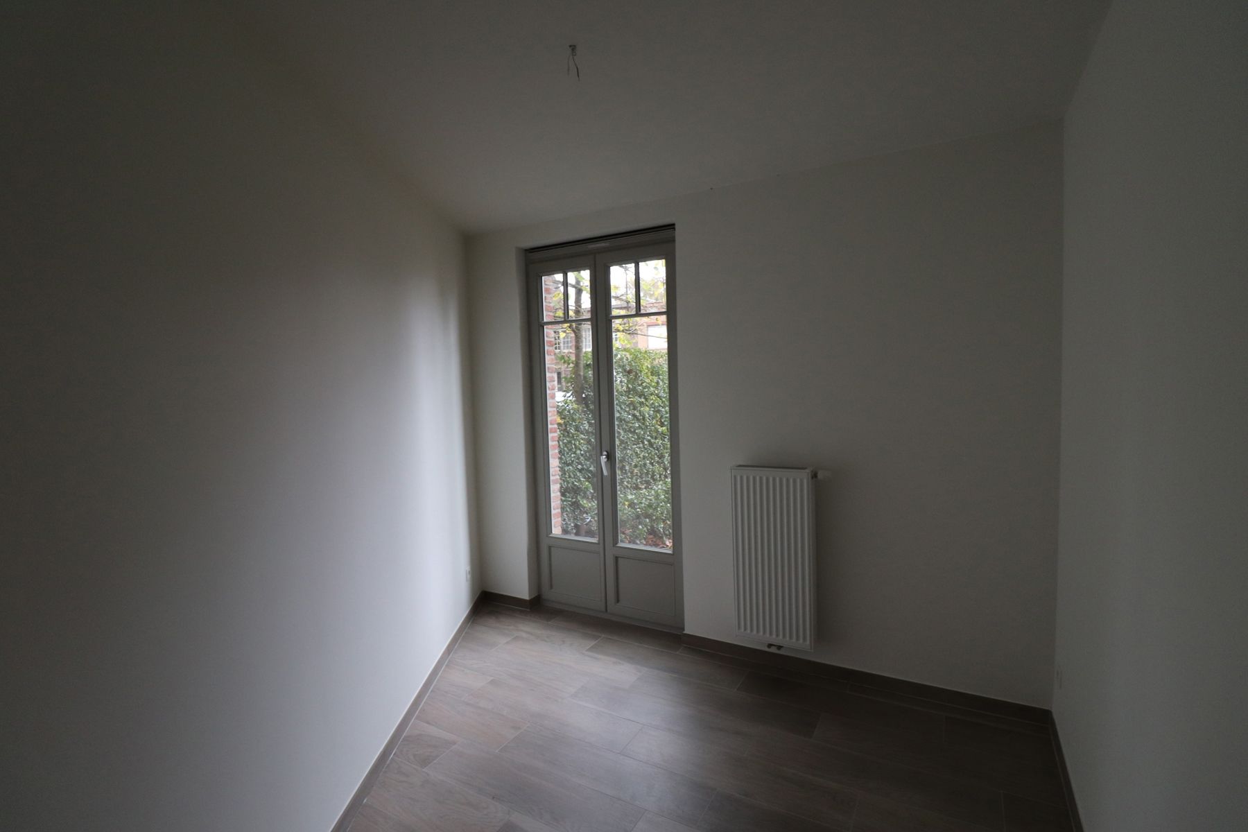 Prachtig appartement (2 slaapkamers met apart bureel) van 103m² op het gelijkvloers rechts met tuin en ondergrondse parkeerplaats. foto 12