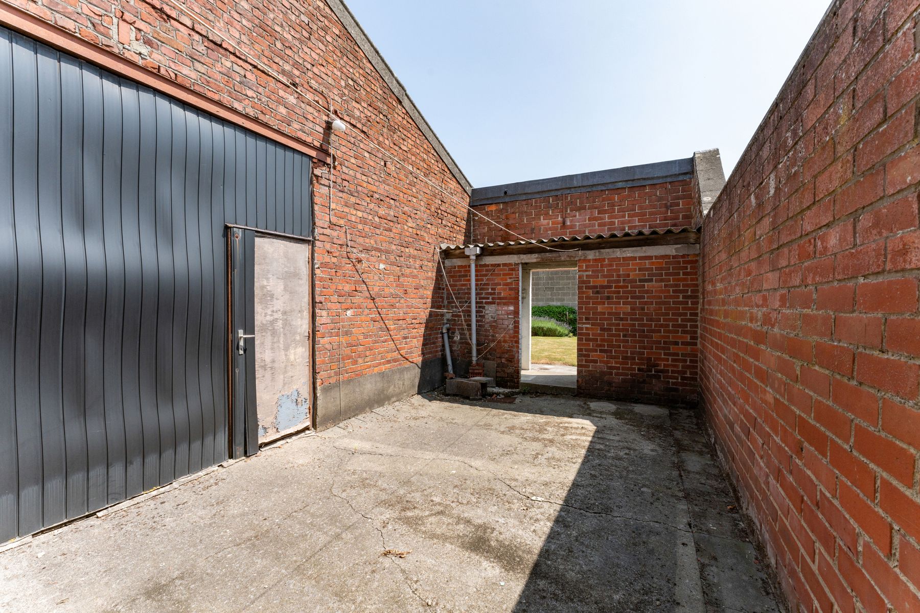 Statige woning met ruime loods foto 23