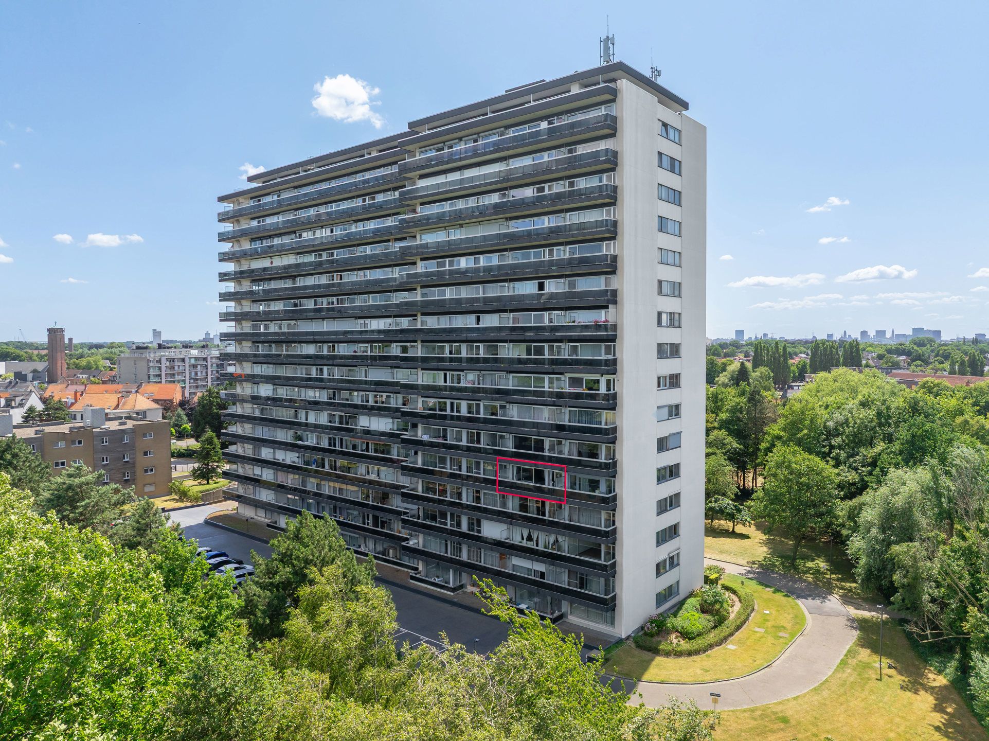 Luxe bemeubelde Studio met Terras & Groenzicht nabij Leiebos foto 2